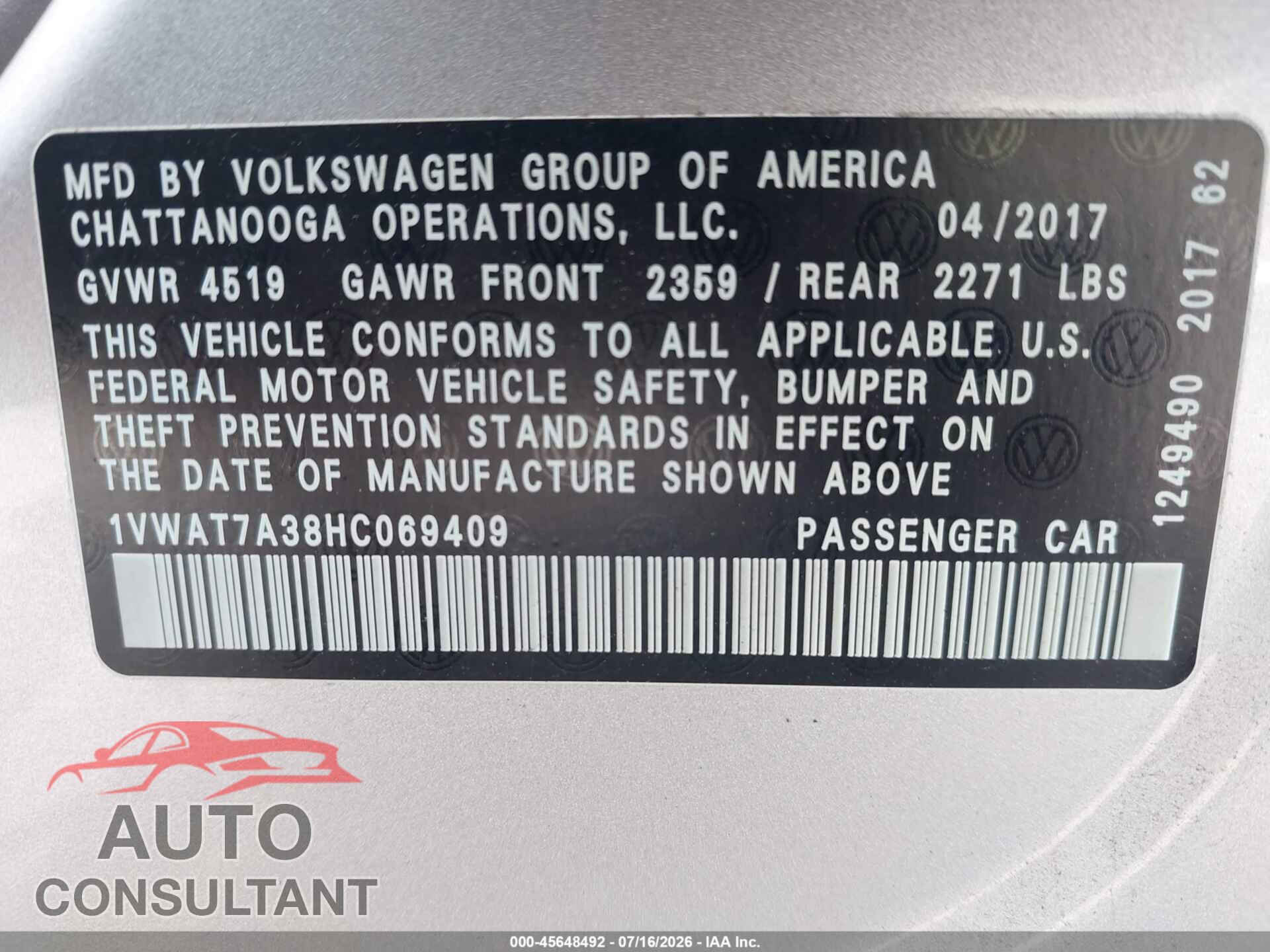 VOLKSWAGEN PASSAT 2017 - 1VWAT7A38HC069409