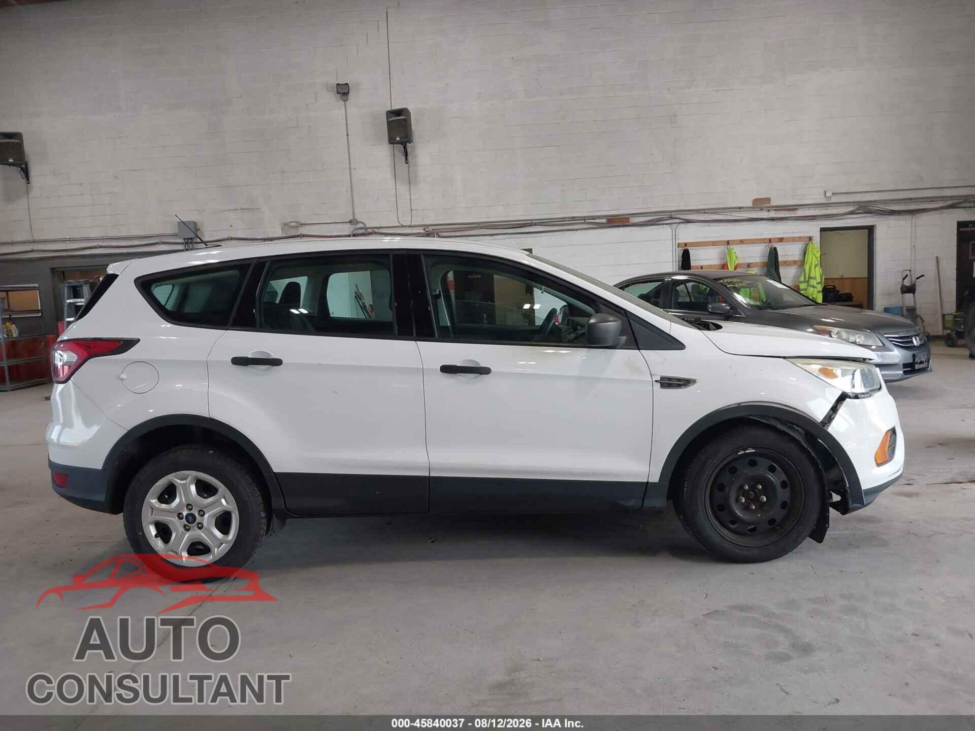 FORD ESCAPE 2017 - 1FMCU0F7XHUB25495