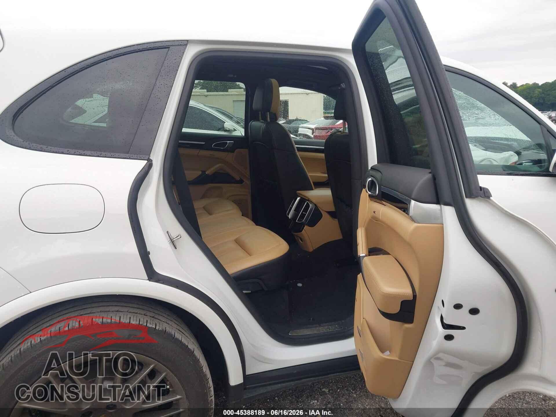 PORSCHE CAYENNE 2017 - WP1AA2A22HKA89761