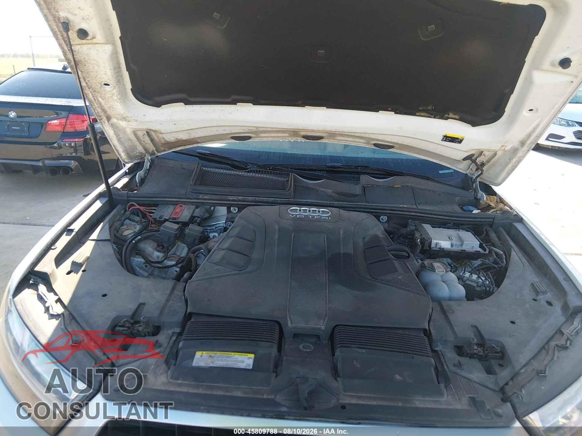 AUDI Q7 2018 - WA1VAAF78JD038089