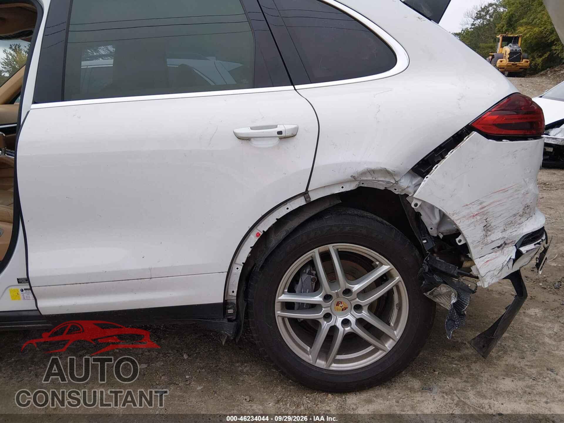 PORSCHE CAYENNE 2016 - WP1AA2A24GKA08628