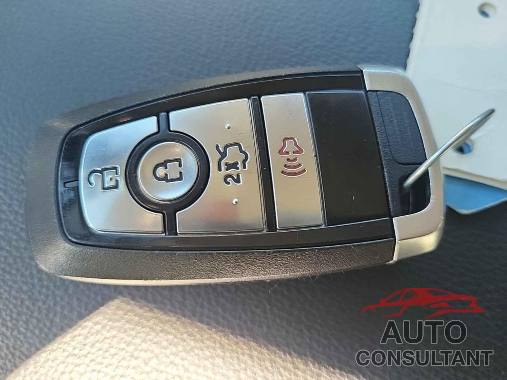 FORD FUSION HYBRID 2019 - 3FA6P0LU8KR152377
