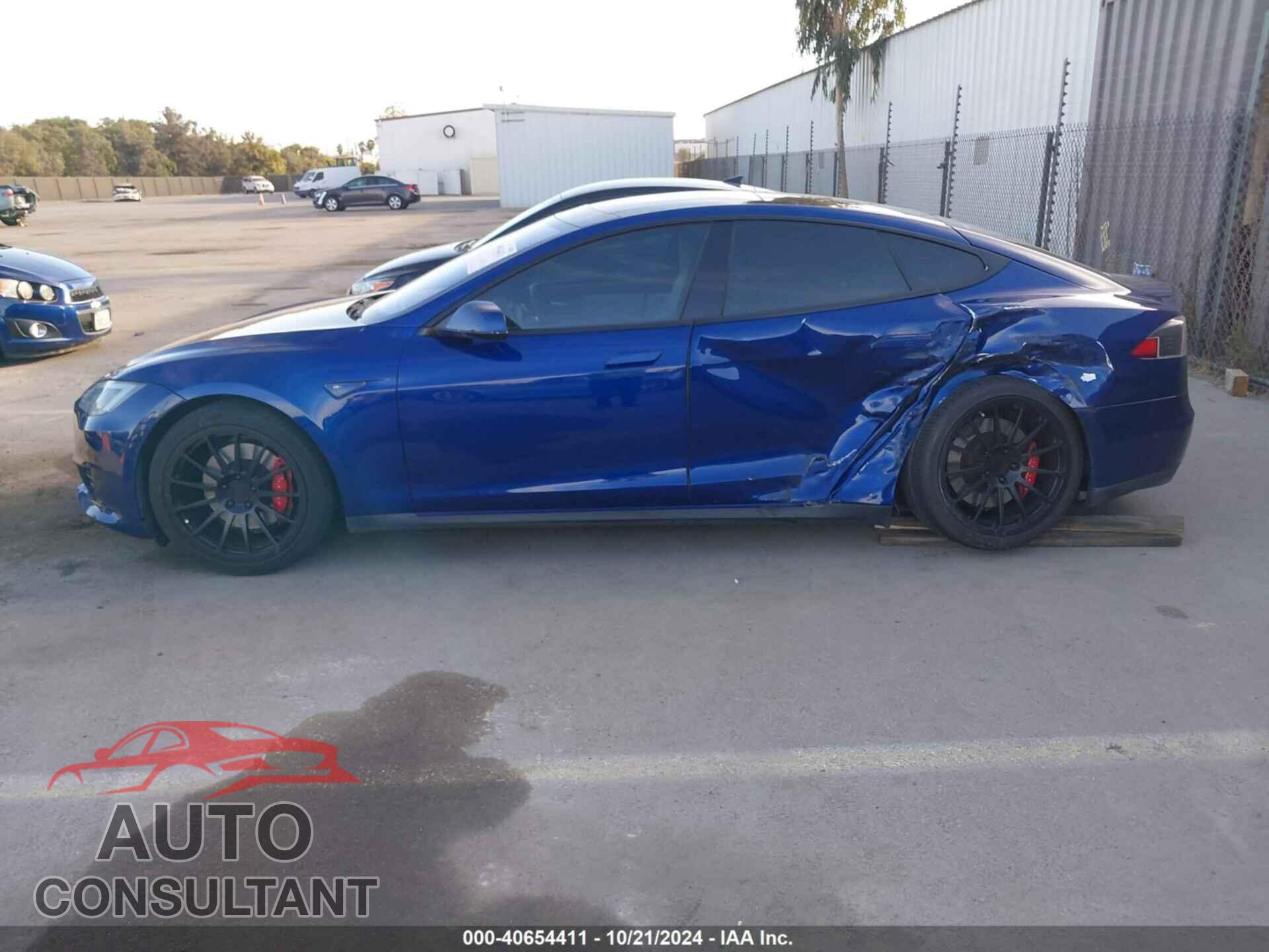 TESLA MODEL S 2015 - 5YJSA1E45FF117185