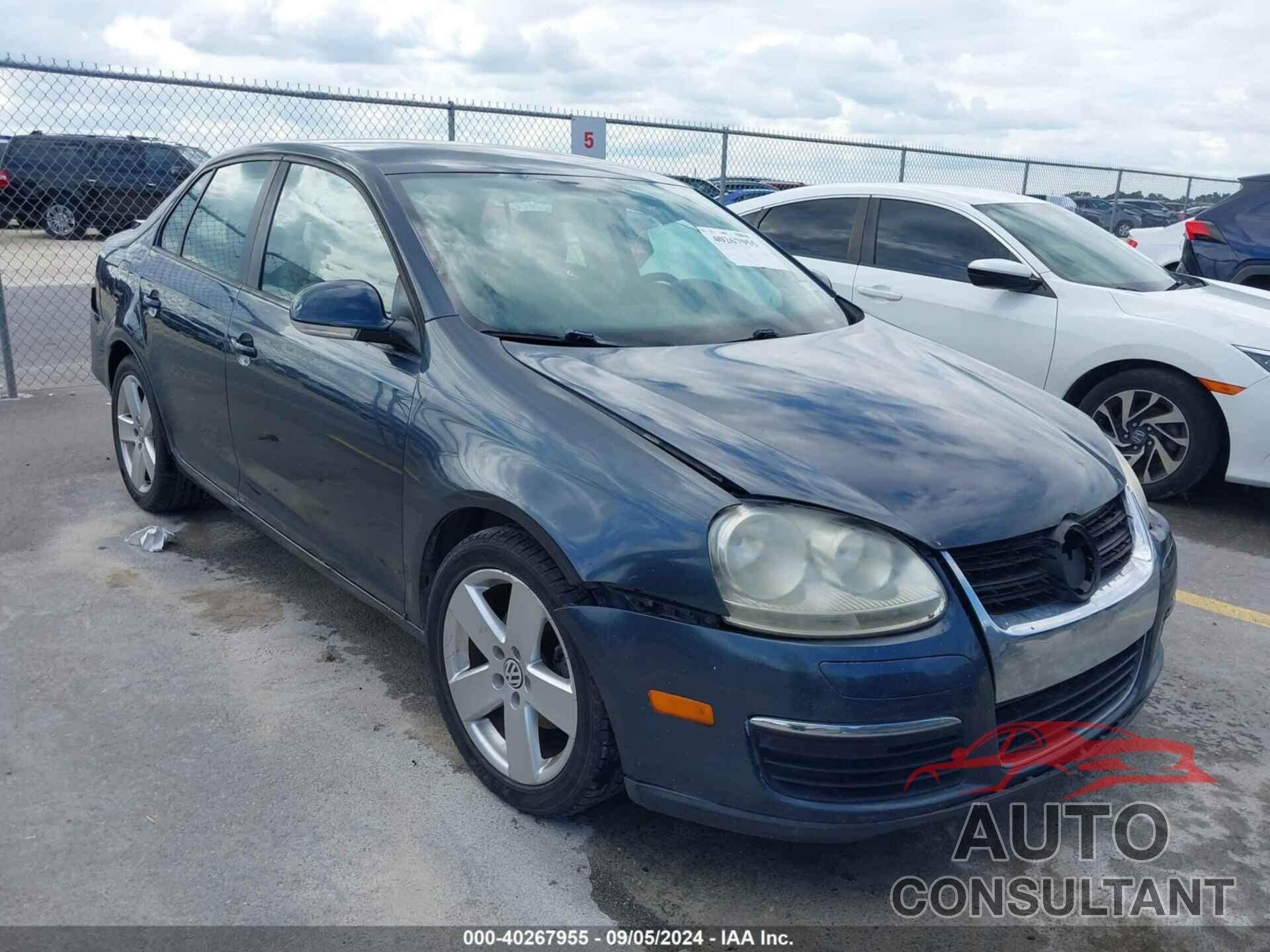 VOLKSWAGEN JETTA 2010 - 3VWAX7AJ5AM153243