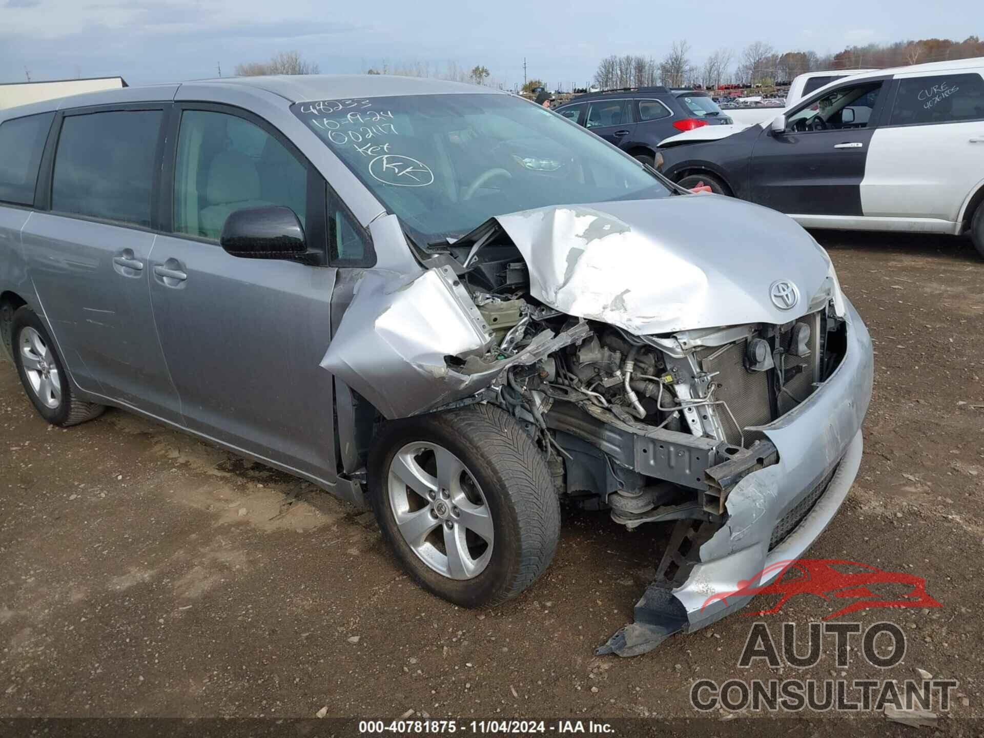 TOYOTA SIENNA 2011 - 5TDZK3DC8BS002117