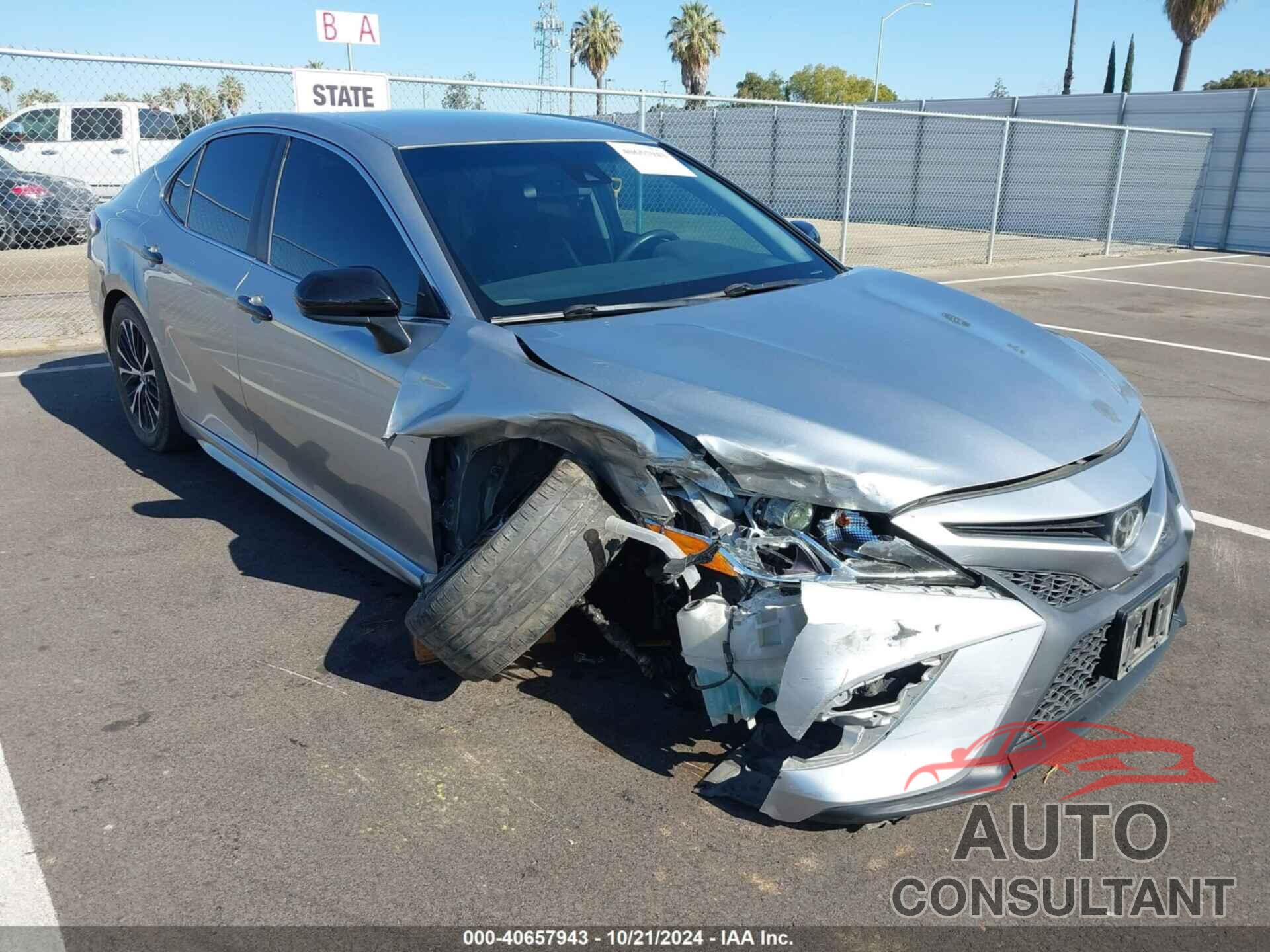 TOYOTA CAMRY 2018 - 4T1B11HK1JU085017