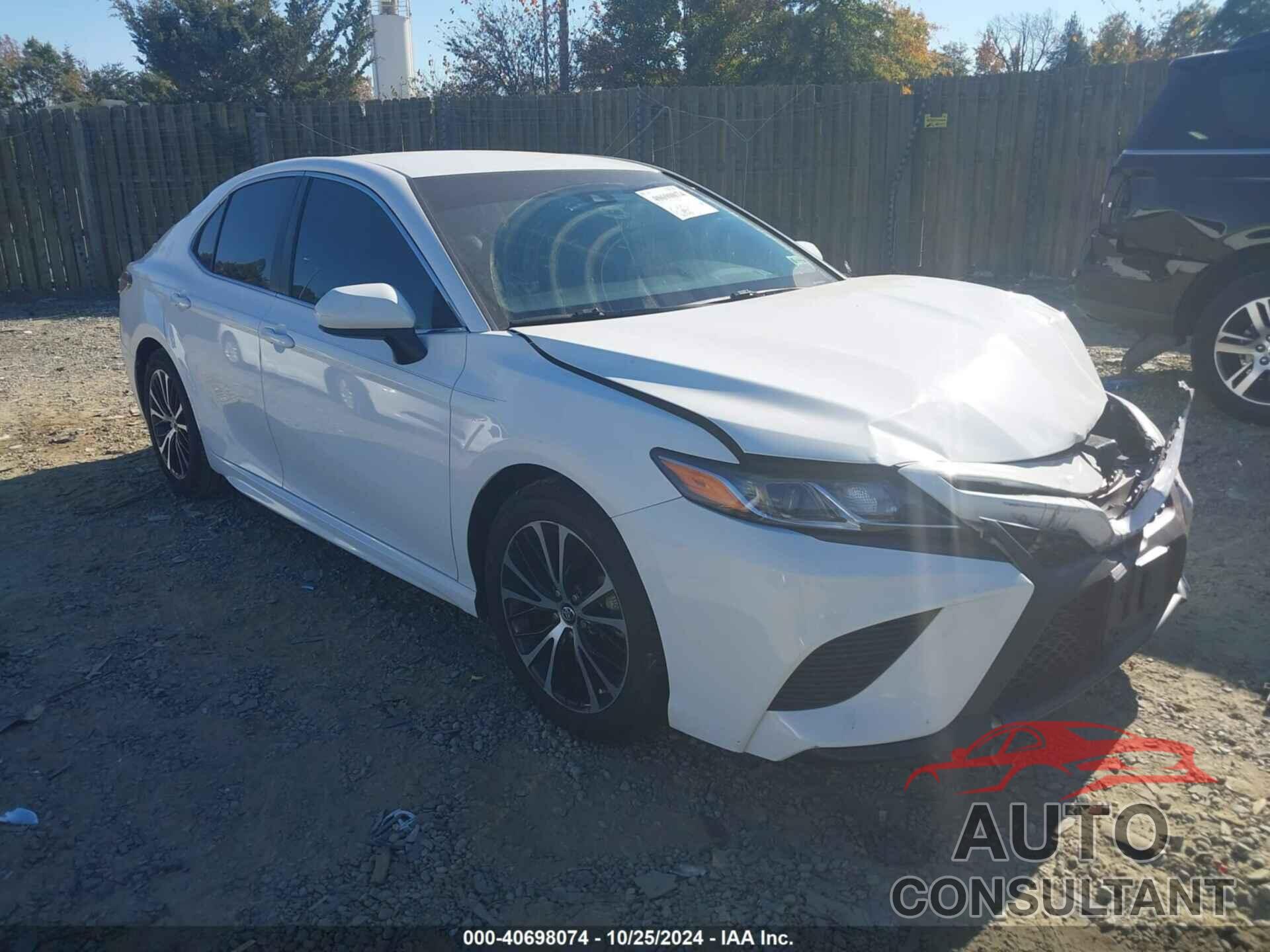 TOYOTA CAMRY 2018 - 4T1B11HK3JU023781