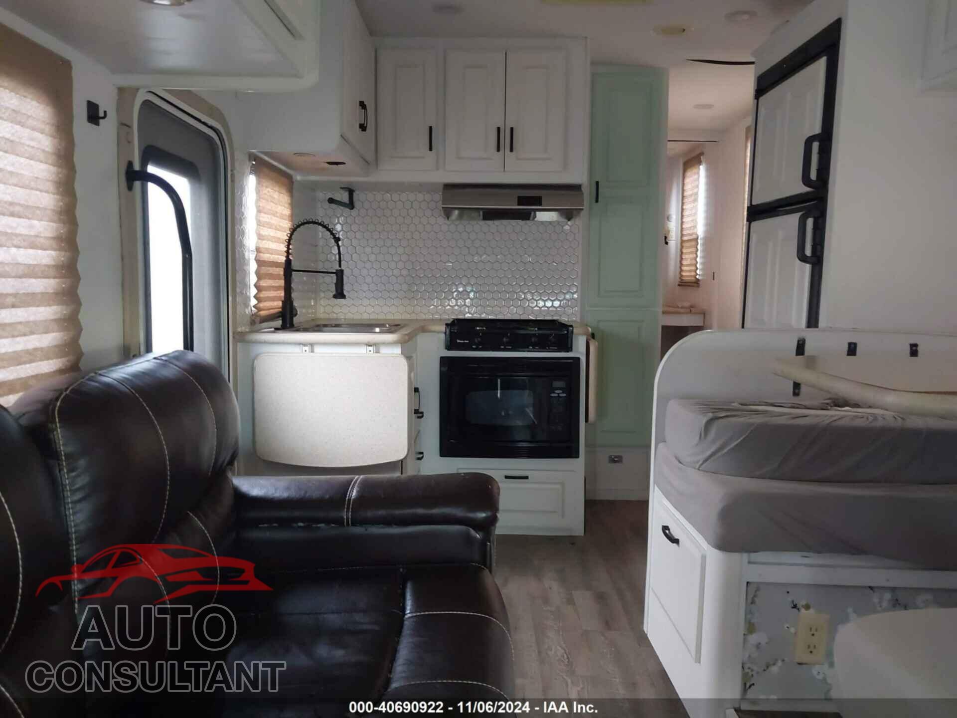 FORD E-450 CUTAWAY 2011 - 1FDXE4FS5ADA82118