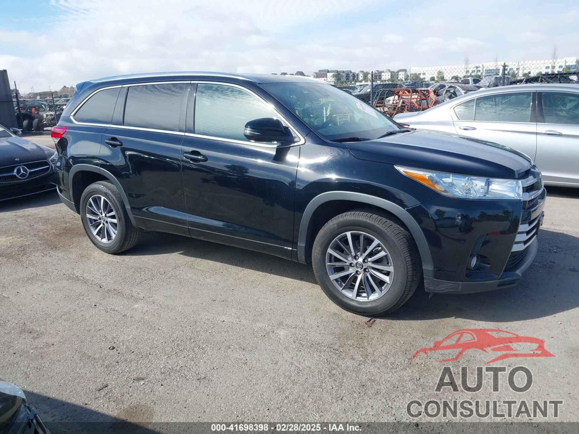 TOYOTA HIGHLANDER 2018 - 5TDKZRFH7JS534935