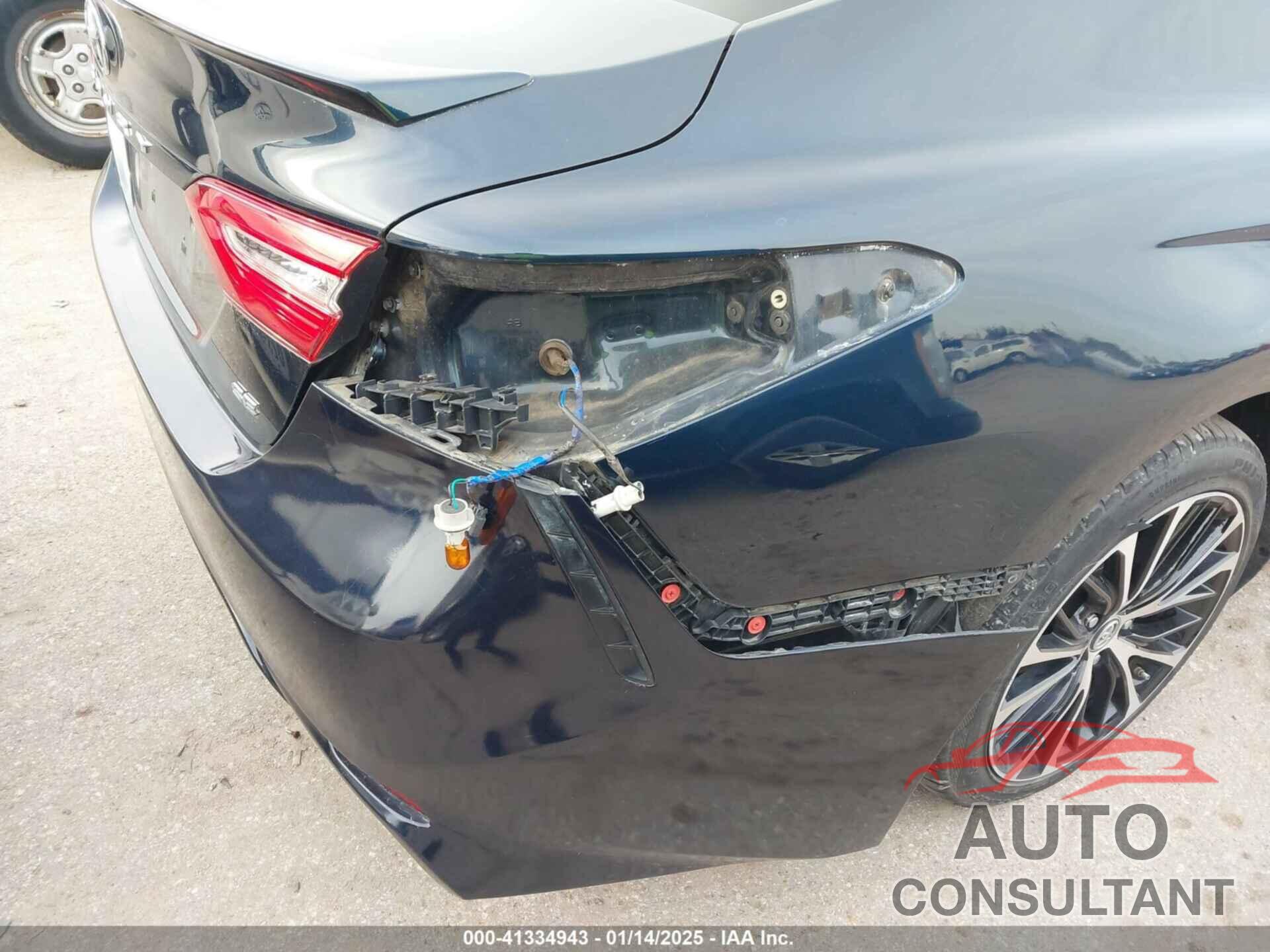 TOYOTA CAMRY 2018 - 4T1B11HK0JU598954