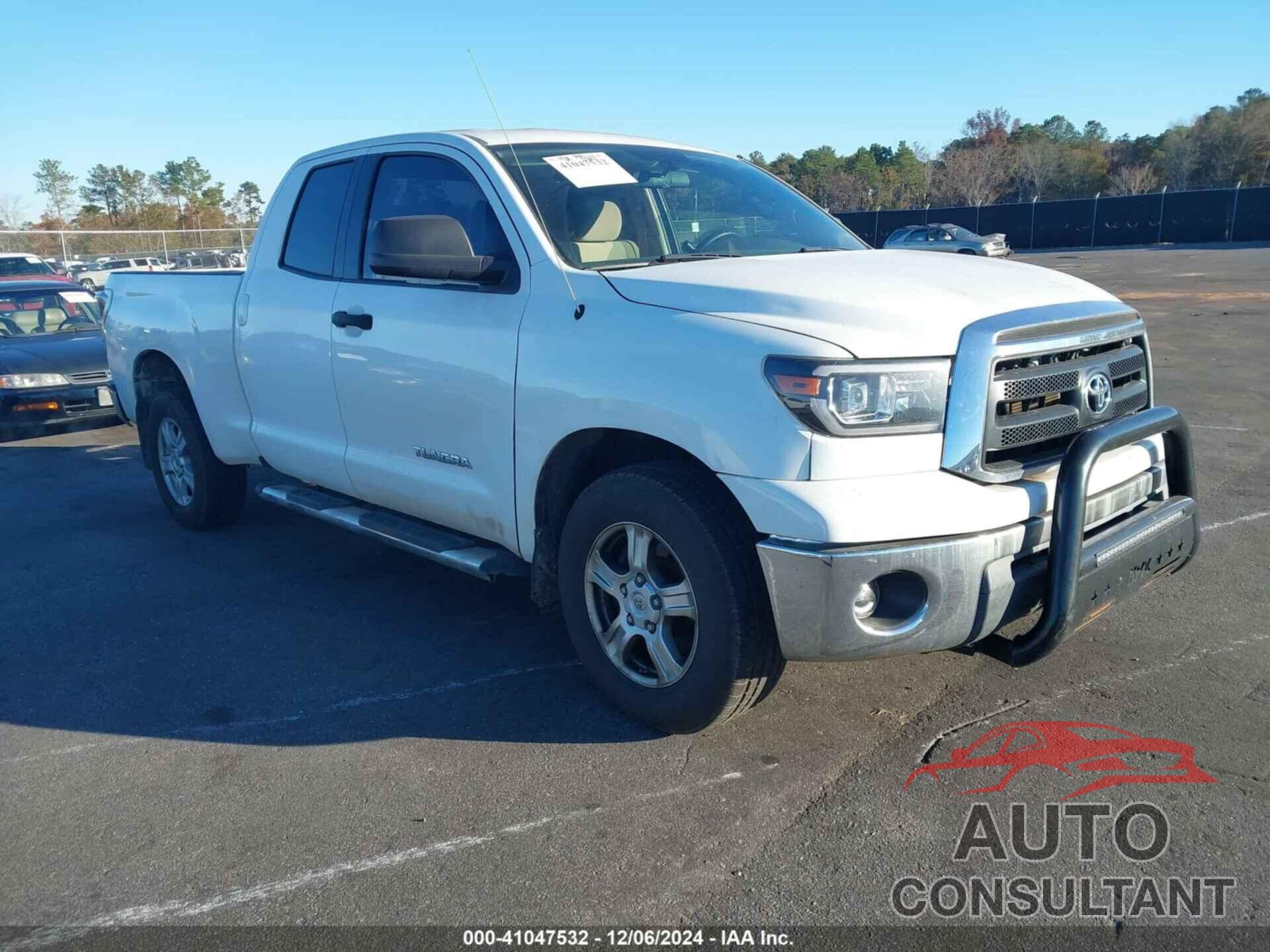 TOYOTA TUNDRA 2011 - 5TFRM5F12BX023881