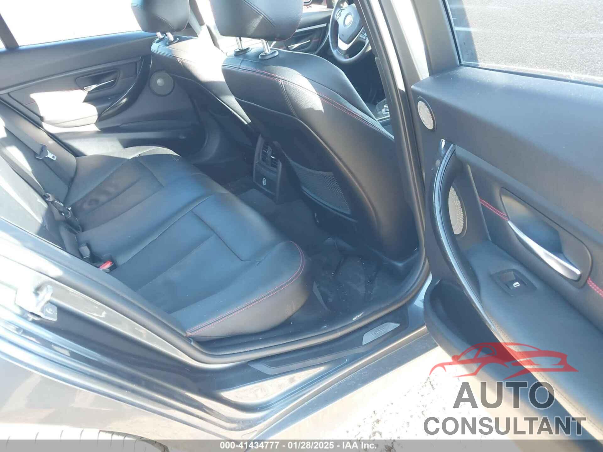 BMW 328I 2013 - WBA3B5G51DNS04317