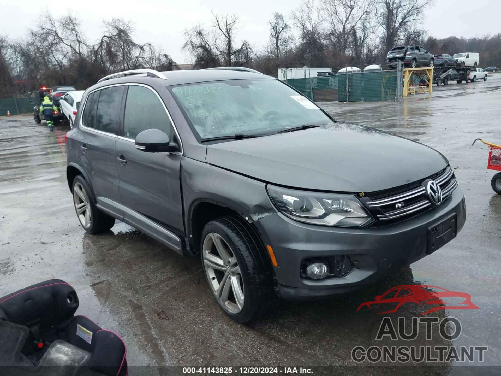 VOLKSWAGEN TIGUAN 2015 - WVGBV7AX9FW090586