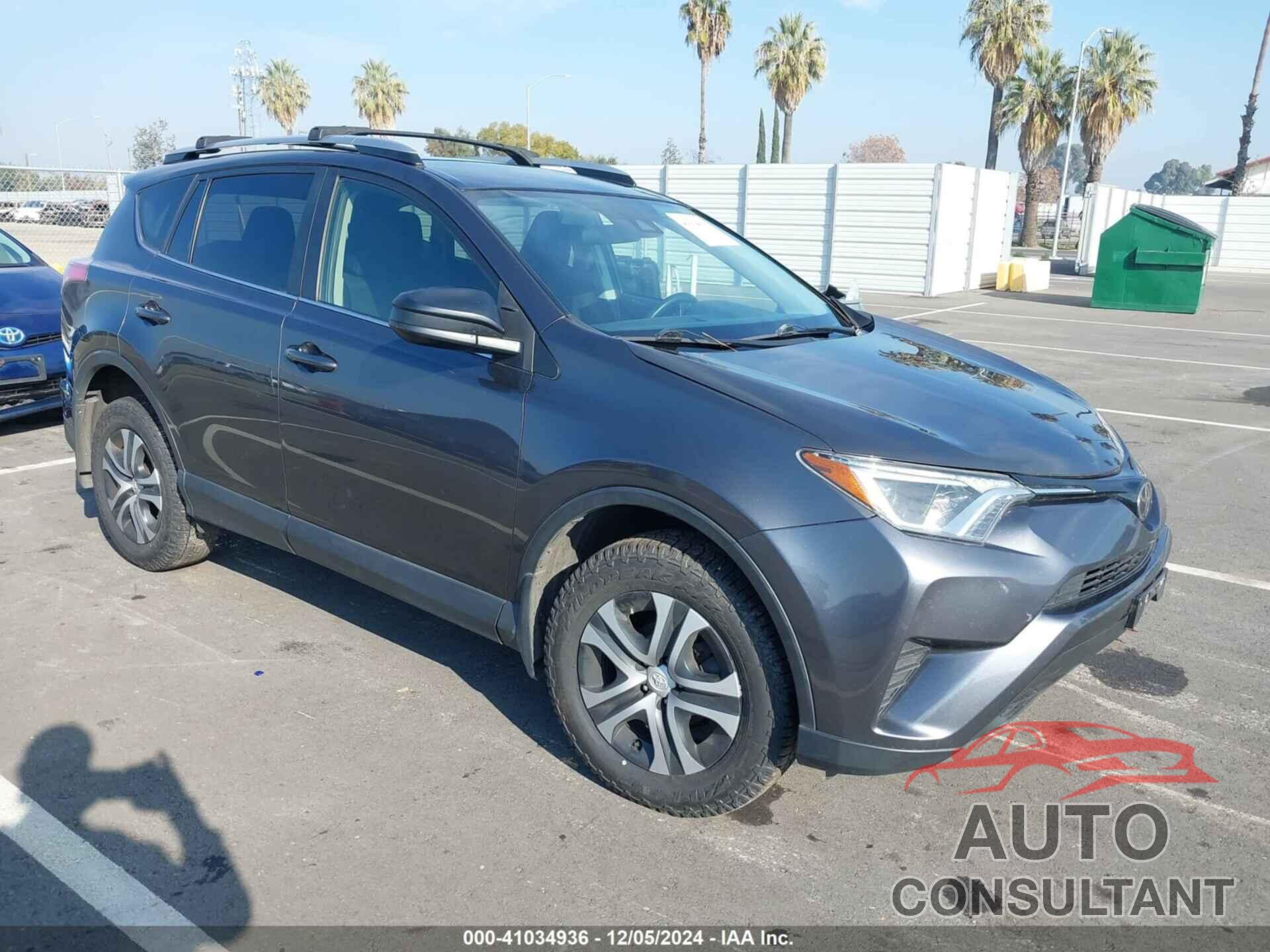 TOYOTA RAV4 2017 - JTMBFREV4HJ711996