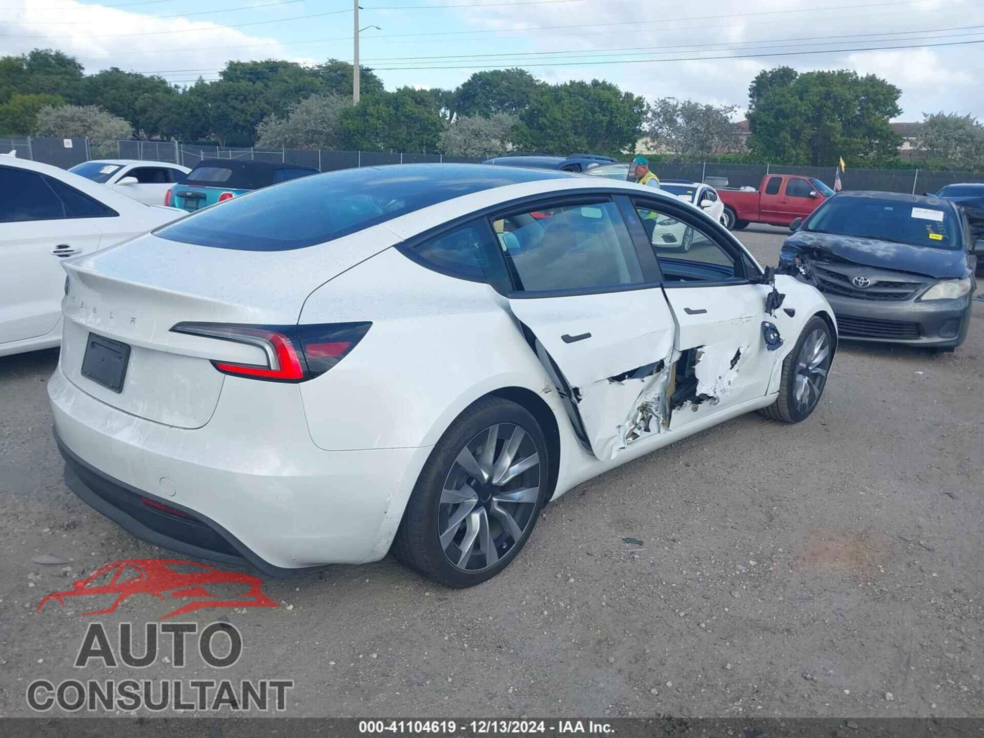 TESLA MODEL 3 2024 - 5YJ3E1EA7RF751293