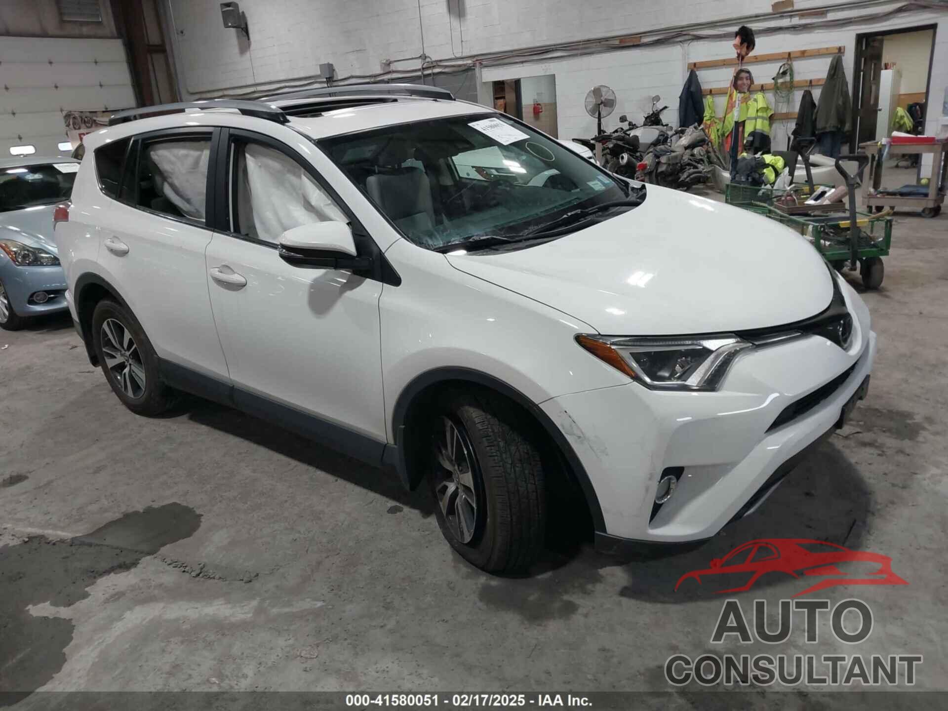 TOYOTA RAV4 2018 - JTMRFREV9JJ739233