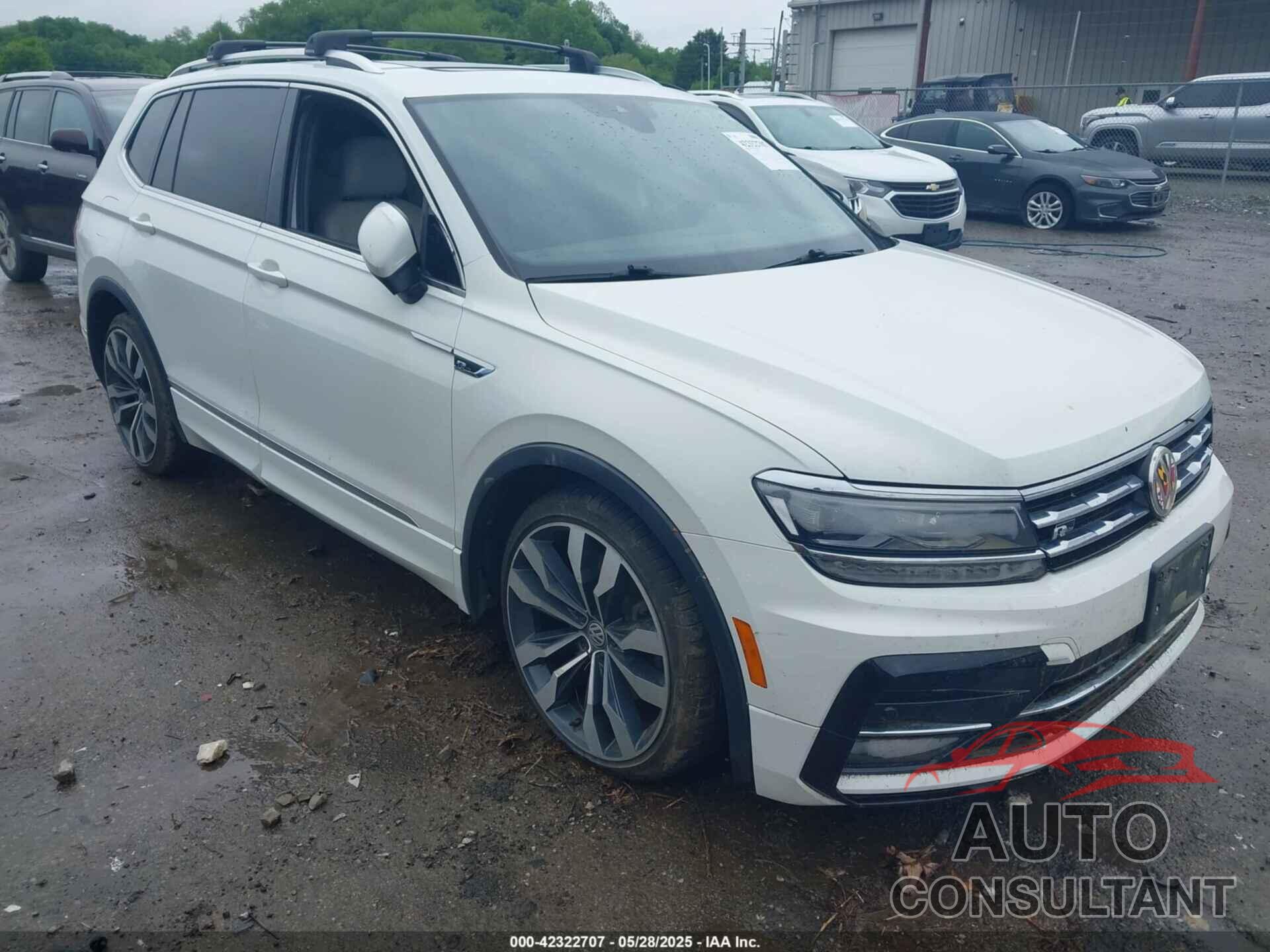 VOLKSWAGEN TIGUAN 2018 - 3VV4B7AX3JM133075