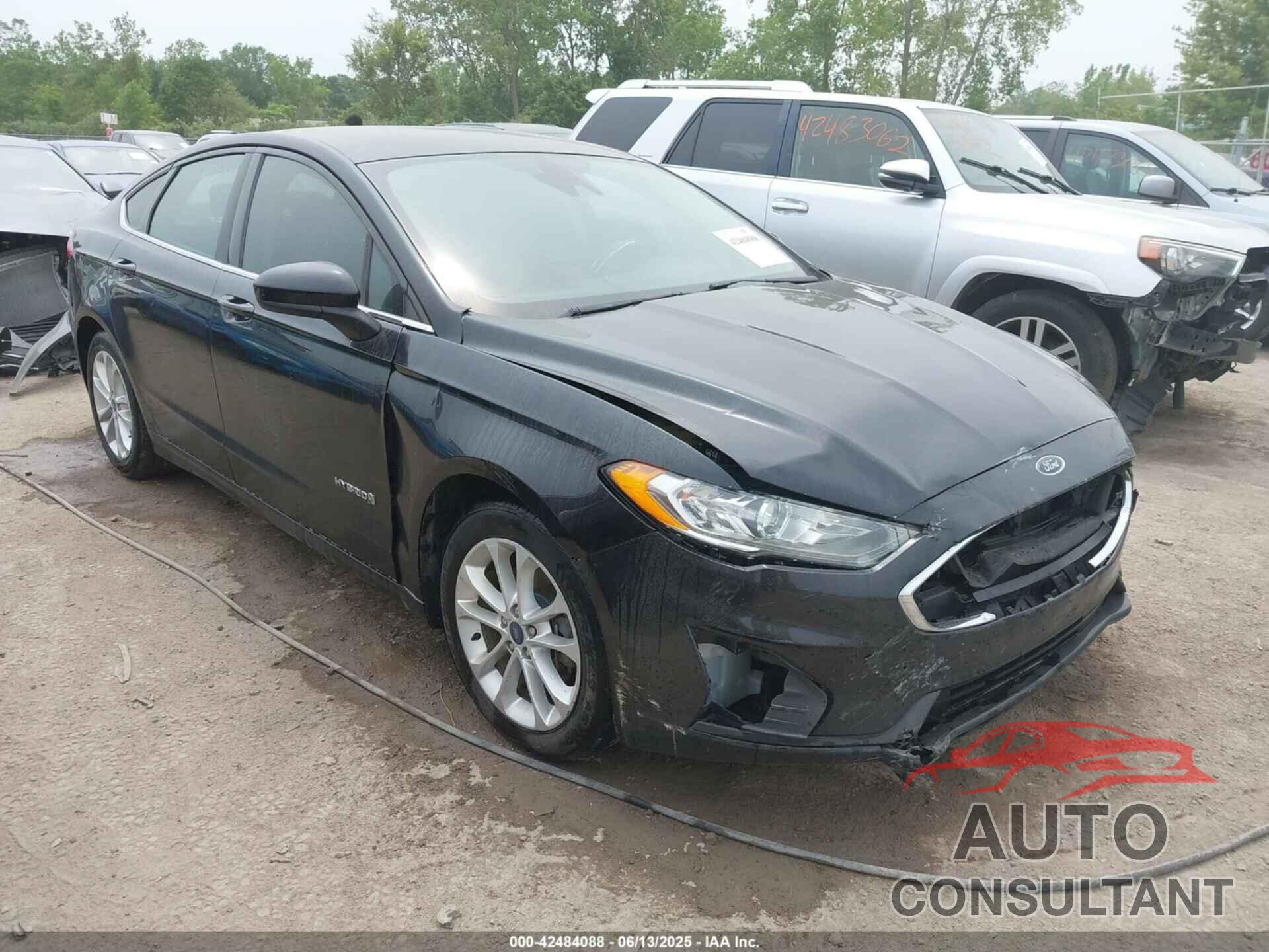 FORD FUSION HYBRID 2019 - 3FA6P0LU5KR195915
