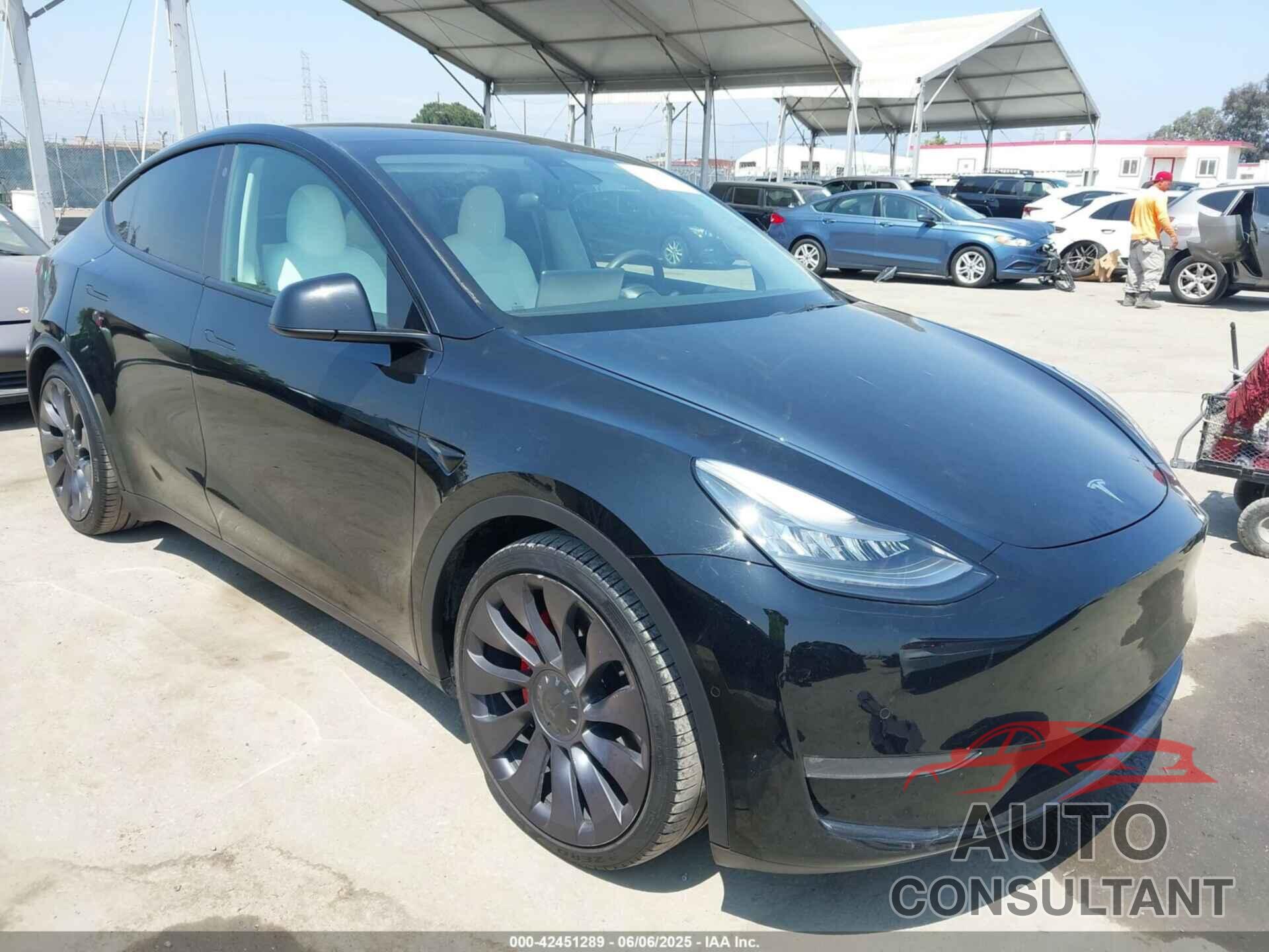 TESLA MODEL Y 2021 - 5YJYGDEF1MF092889