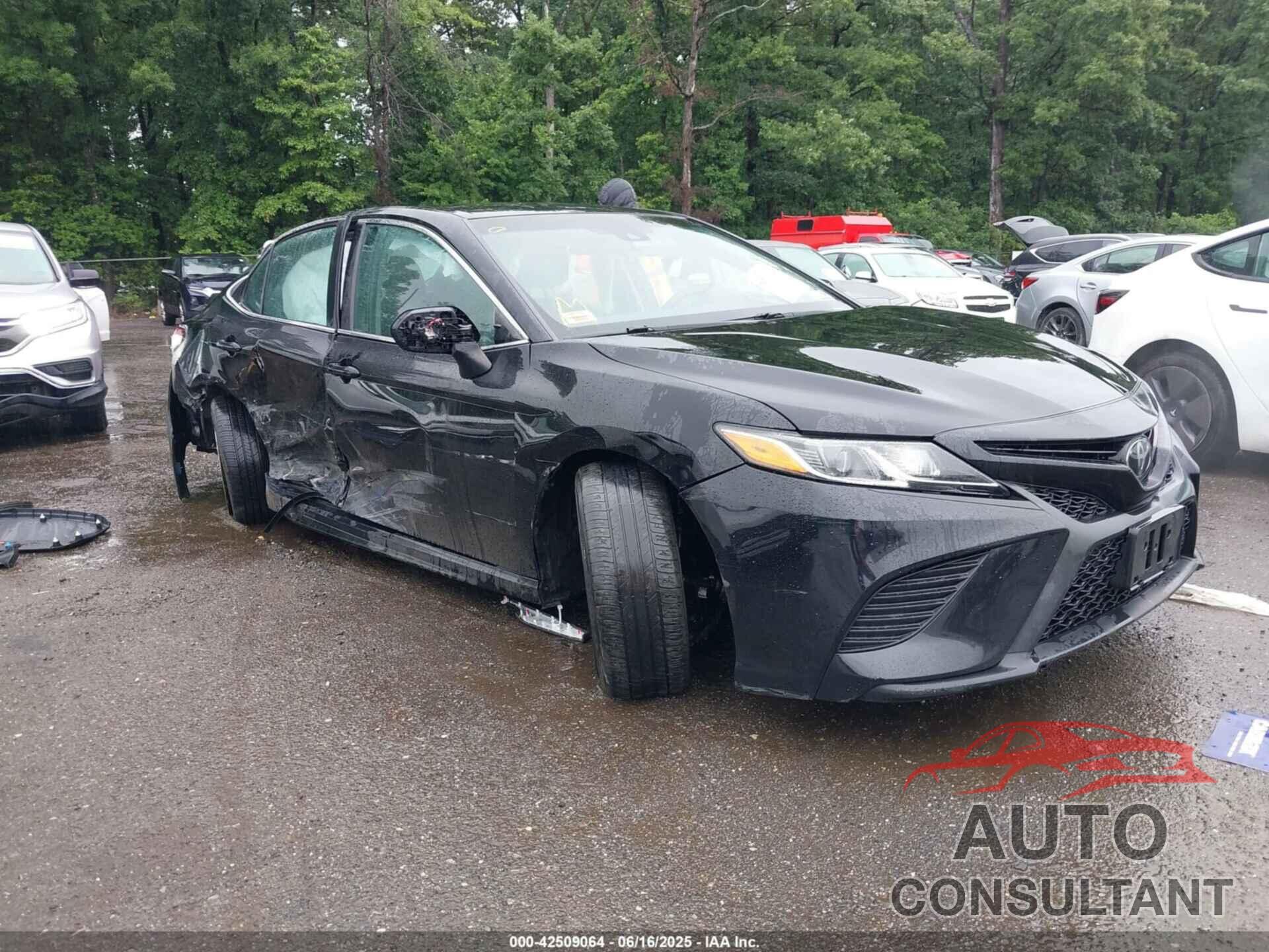 TOYOTA CAMRY 2018 - 4T1B11HK1JU599160