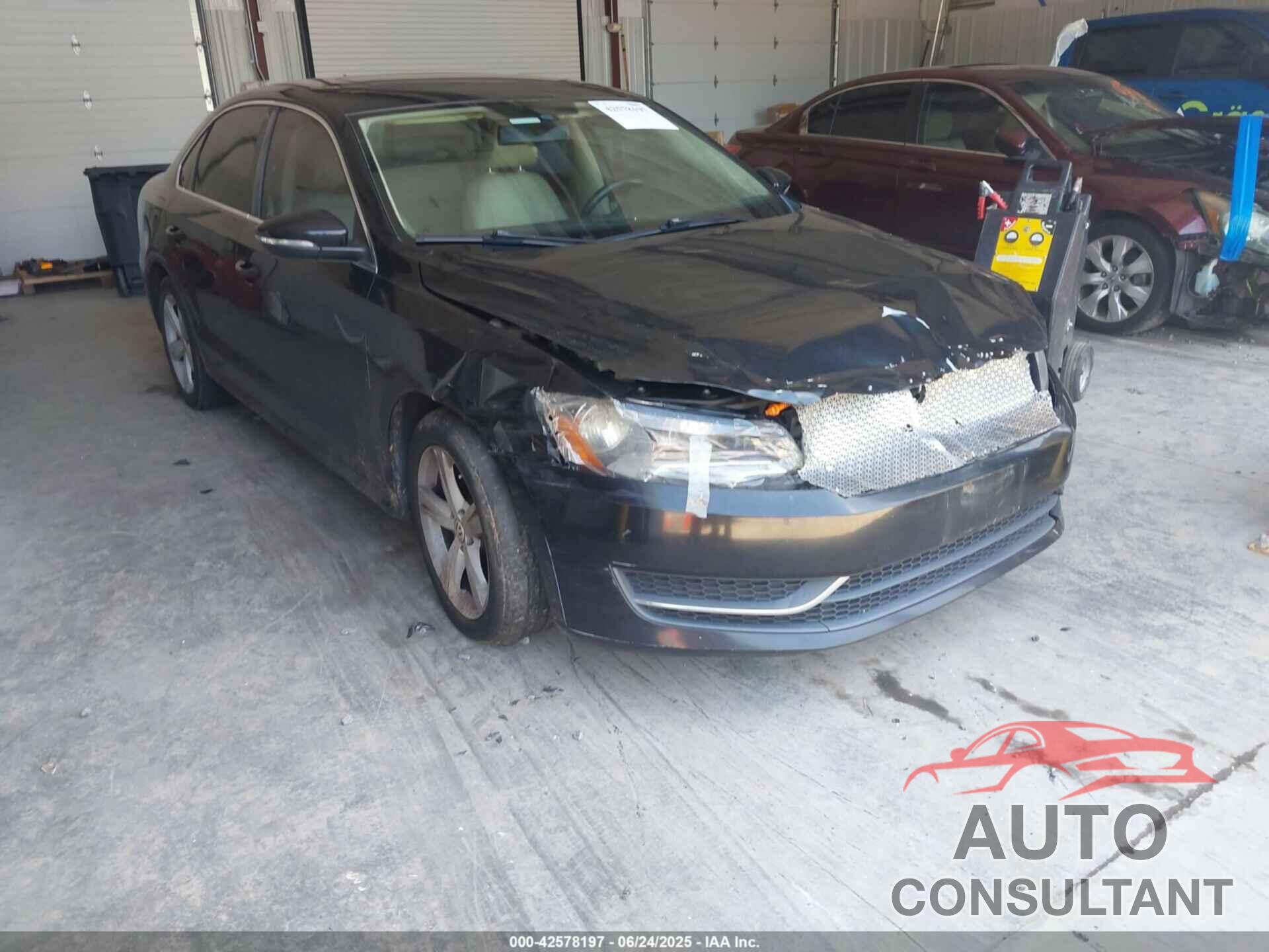 VOLKSWAGEN PASSAT 2012 - 1VWBP7A31CC049830