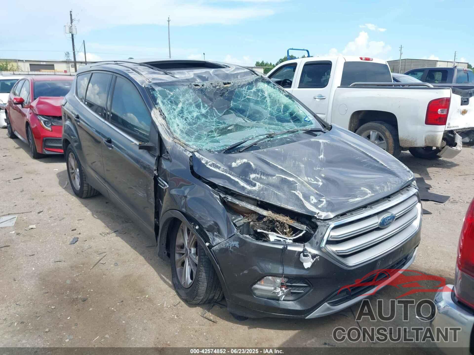 FORD ESCAPE 2017 - 1FMCU9G97HUC96547