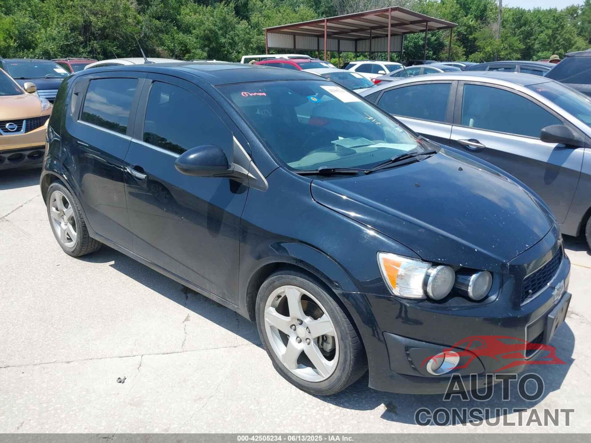CHEVROLET SONIC 2012 - 1G1JE6SH2C4217728