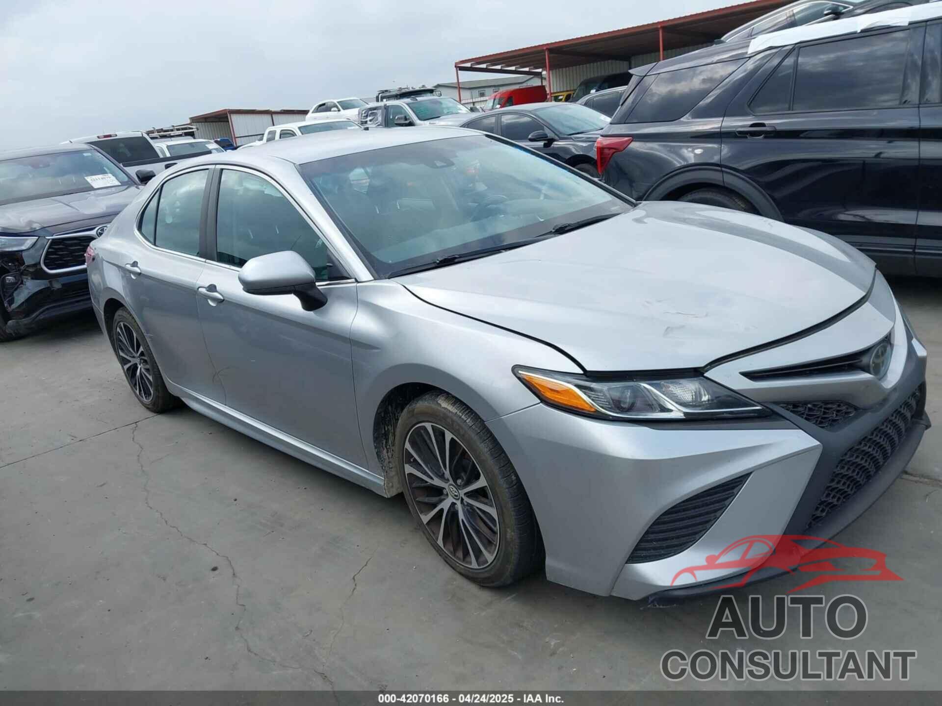 TOYOTA CAMRY 2018 - 4T1B11HK8JU083071