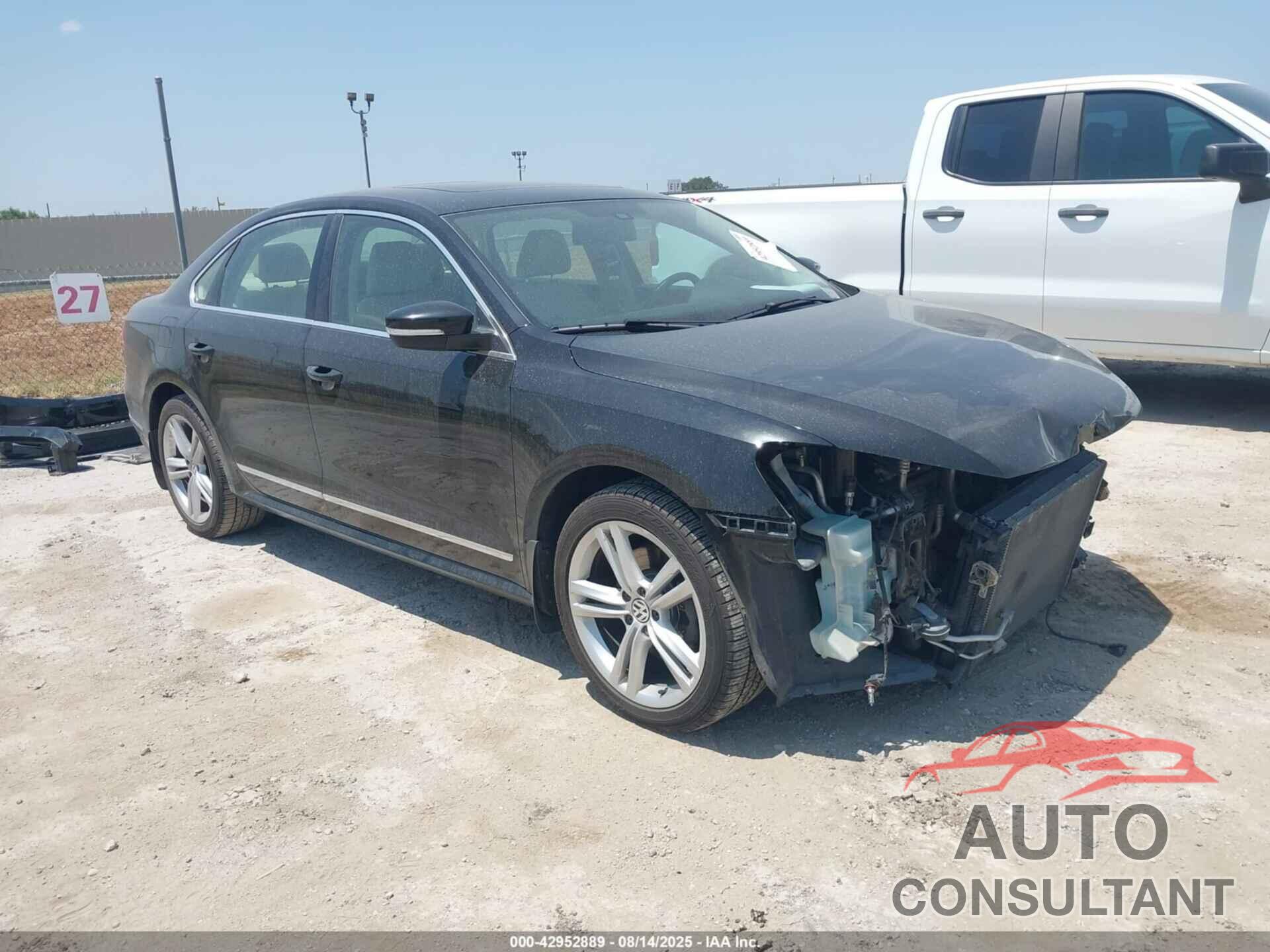 VOLKSWAGEN PASSAT 2015 - 1VWCV7A37FC082507