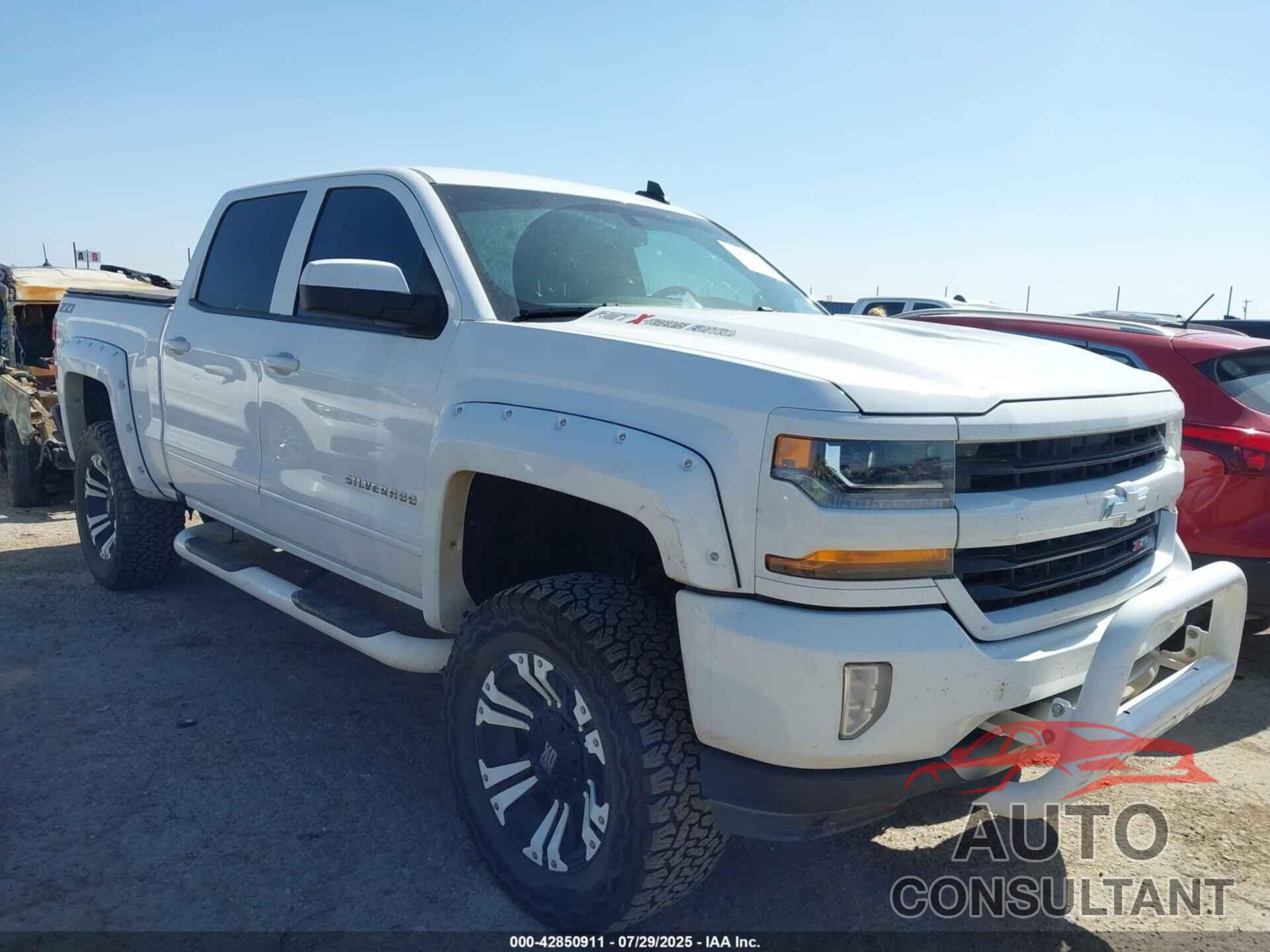 CHEVROLET SILVERADO 1500 2018 - 3GCUKREC2JG100102
