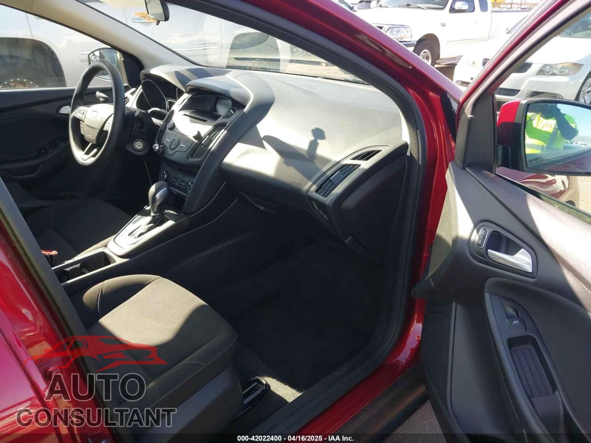 FORD FOCUS 2017 - 1FADP3F28HL222826