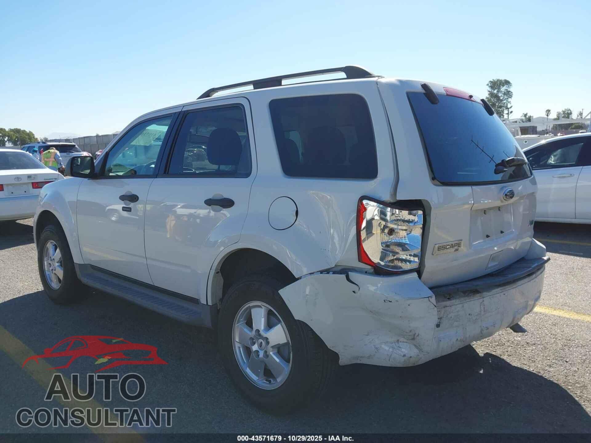 FORD ESCAPE 2011 - 1FMCU0DG7BKC17833