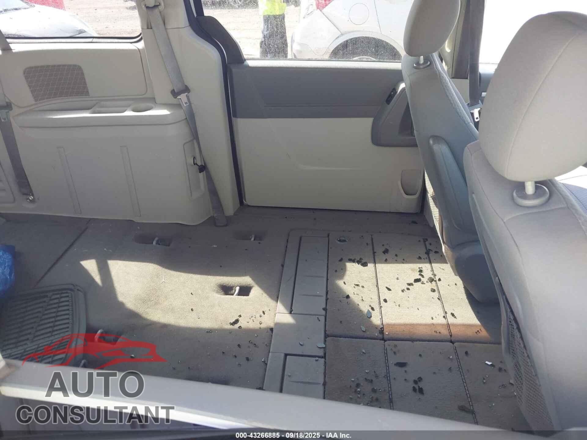DODGE GRAND CARAVAN 2010 - 2D4RN4DE8AR107569