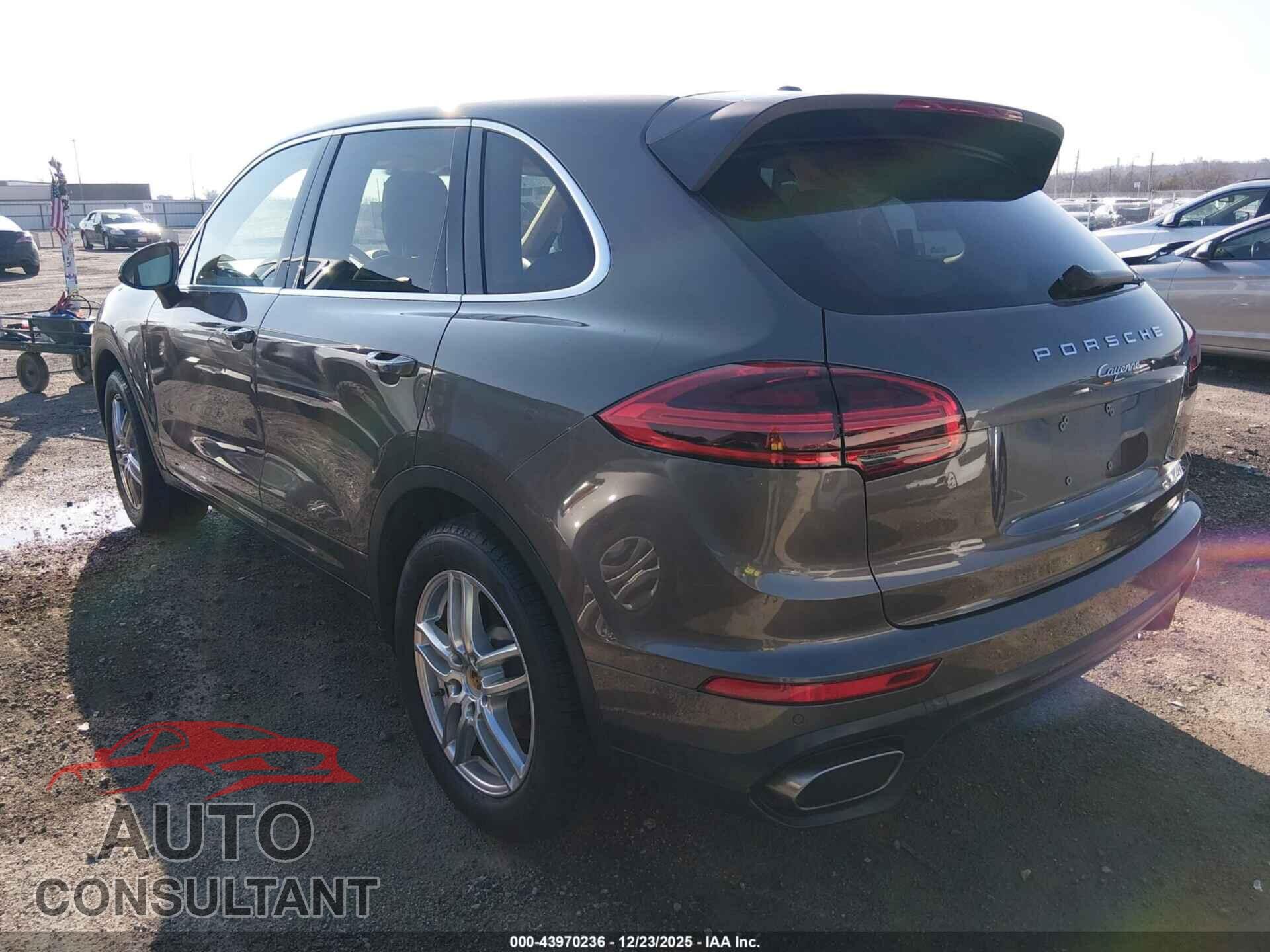PORSCHE CAYENNE 2016 - WP1AA2A22GKA12760