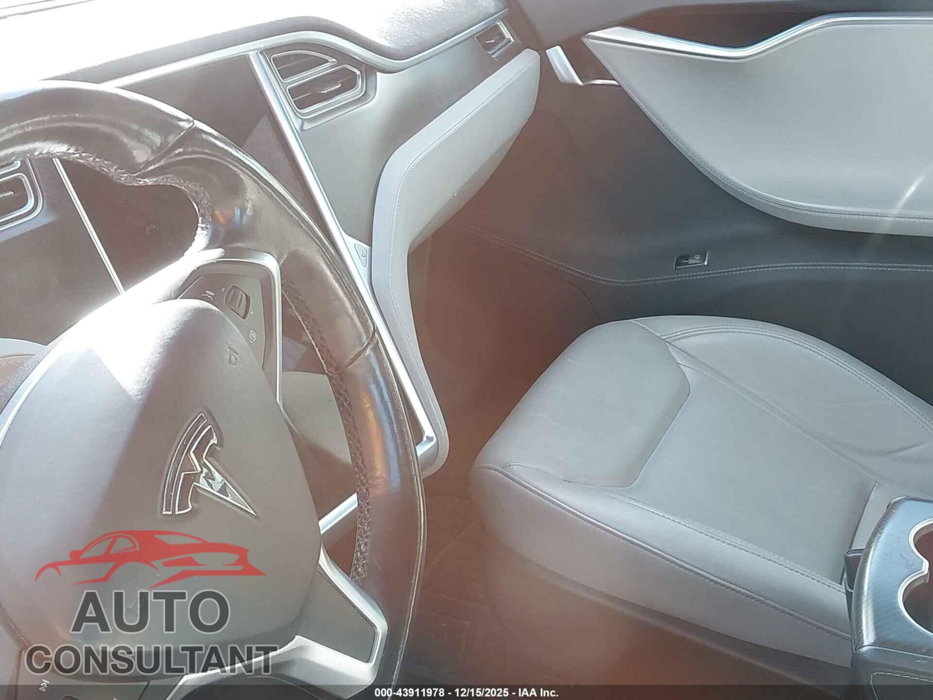 TESLA MODEL S 2015 - 5YJSA1H24FF094539