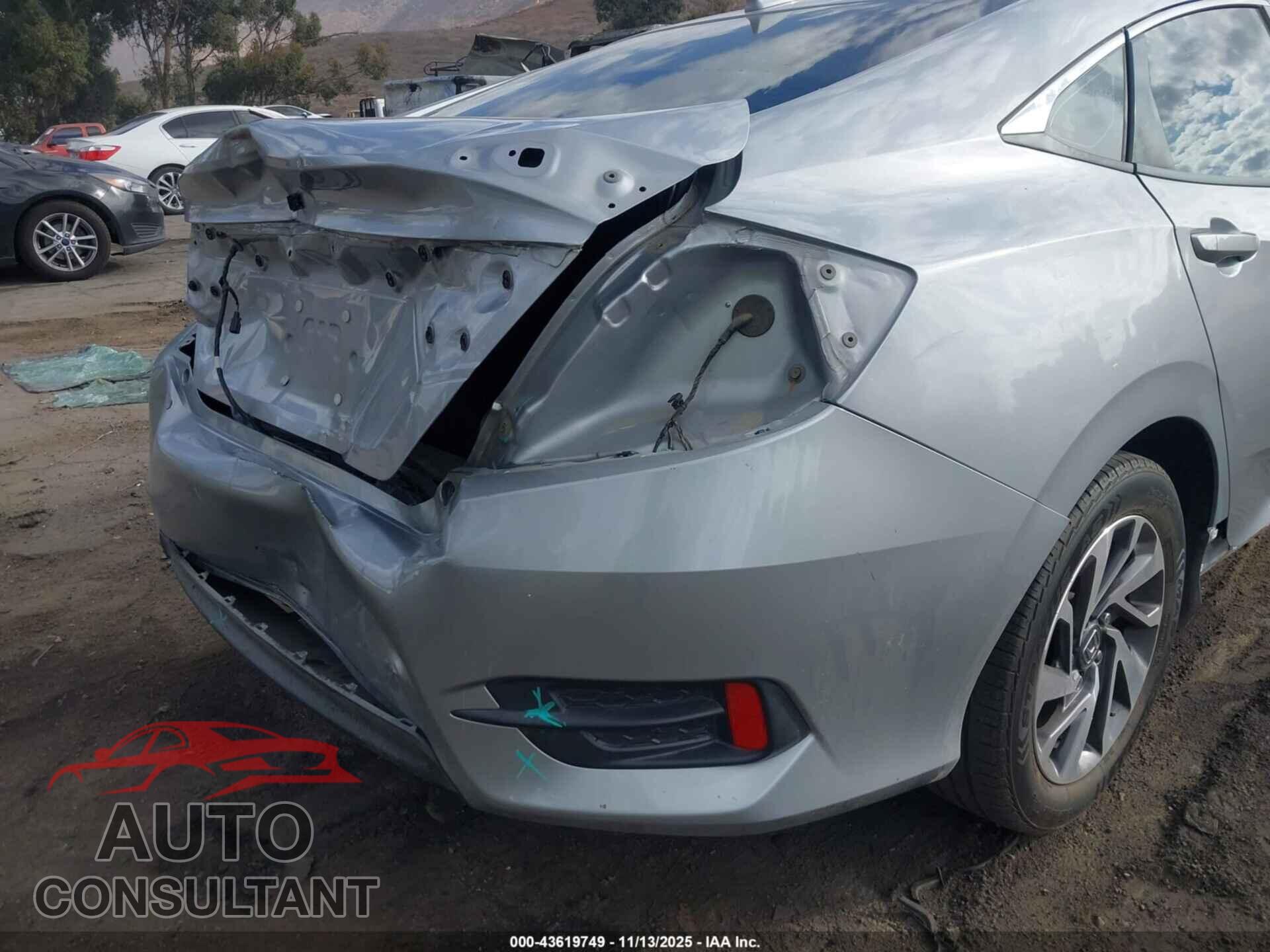 HONDA CIVIC 2018 - 2HGFC2F71JH556401