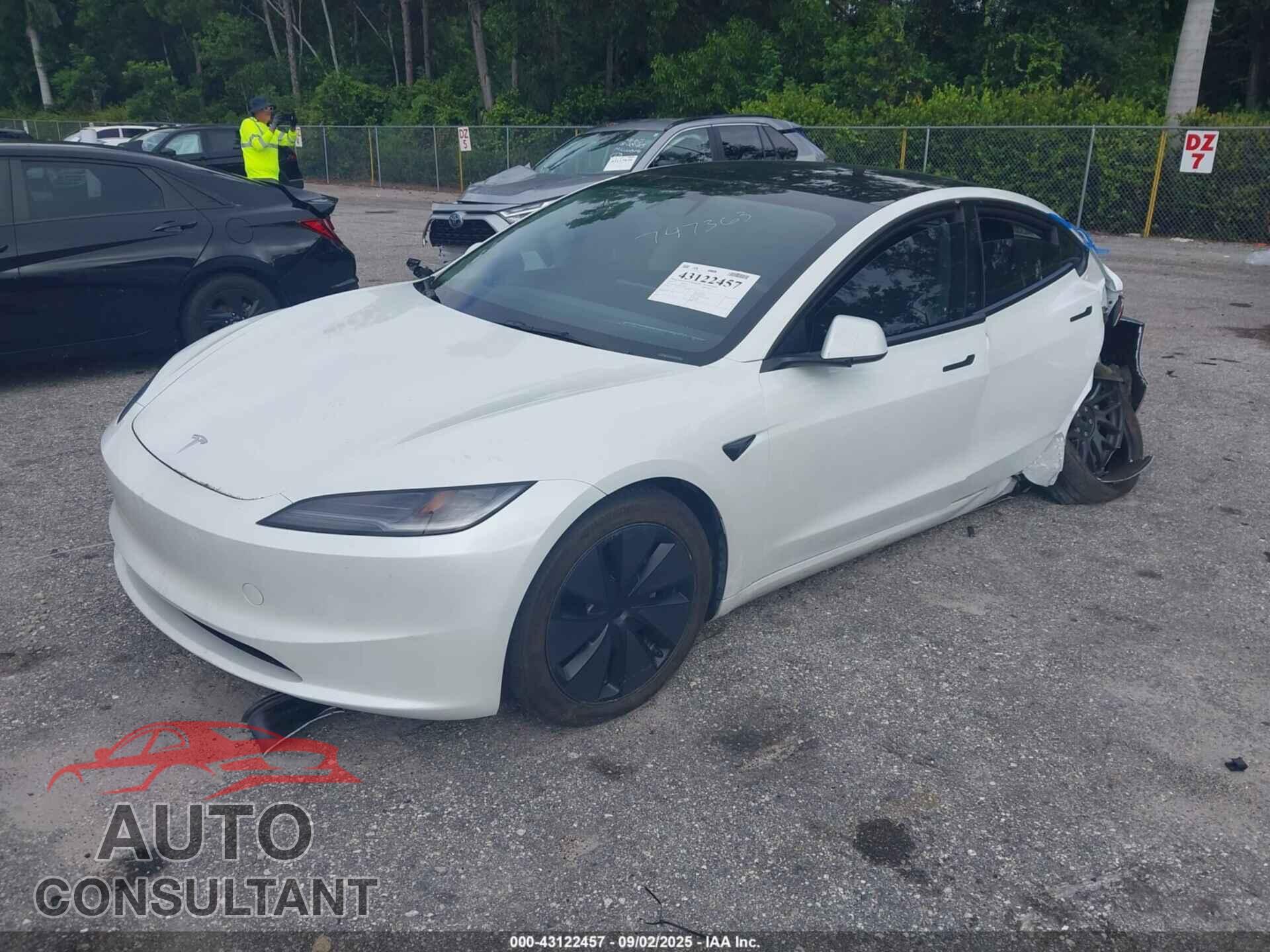 TESLA MODEL 3 2024 - 5YJ3E1EA4RF747363