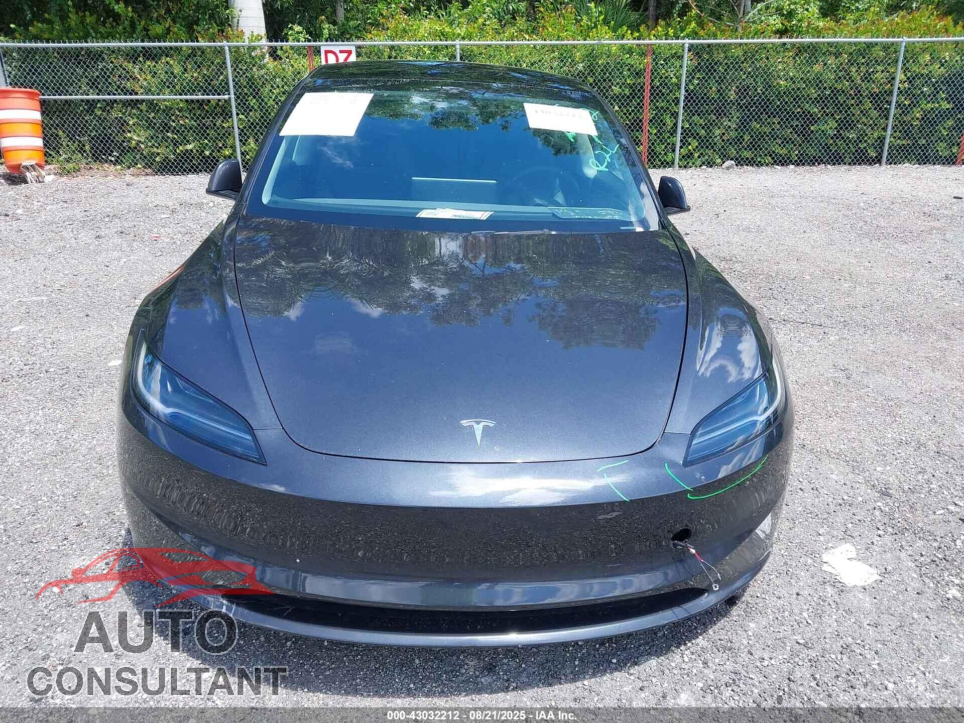 TESLA MODEL 3 2024 - 5YJ3E1EA3RF841279