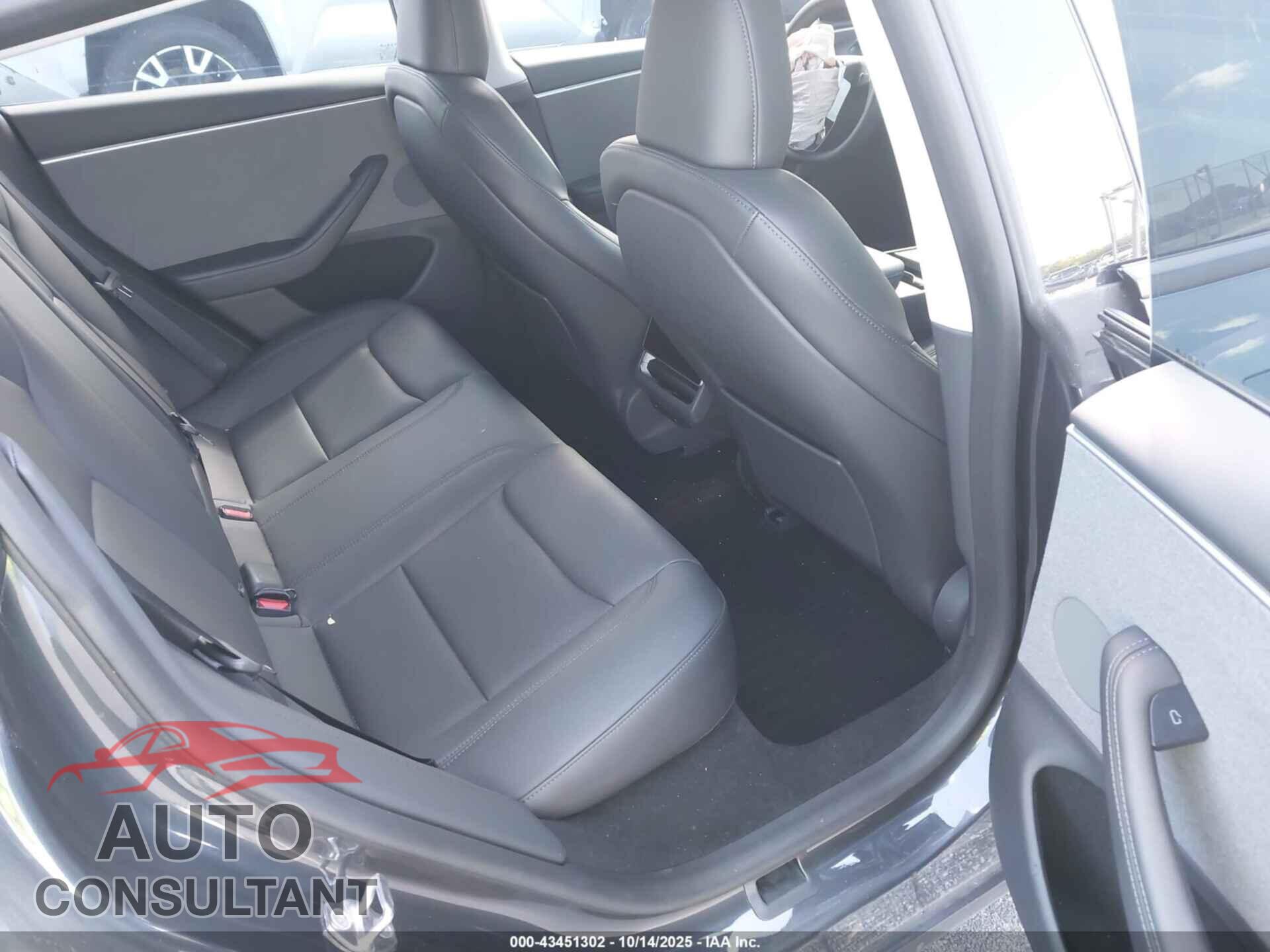 TESLA MODEL 3 2024 - 5YJ3E1EA7RF724708