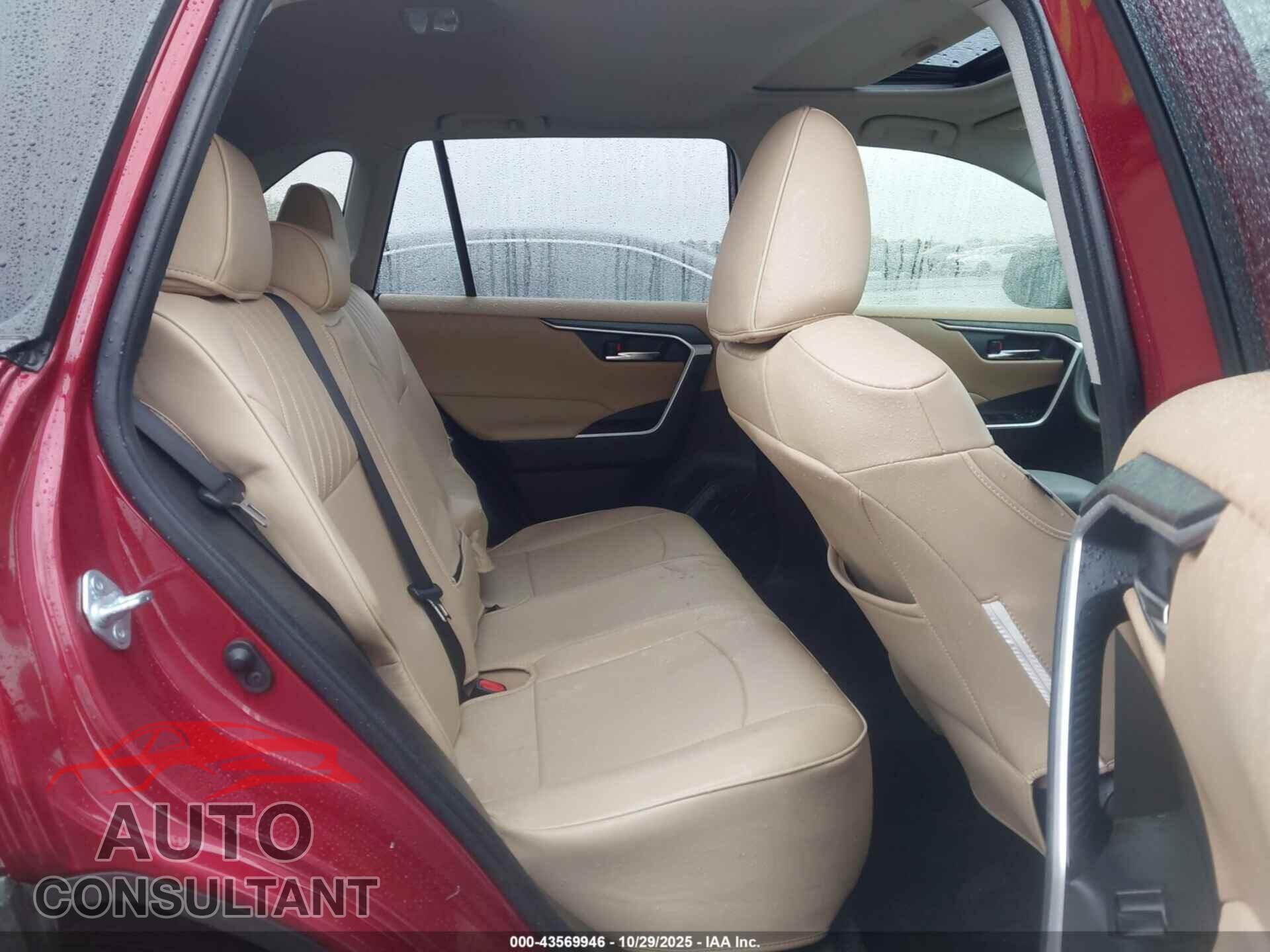 TOYOTA RAV4 2021 - JTMP1RFV0MD076643