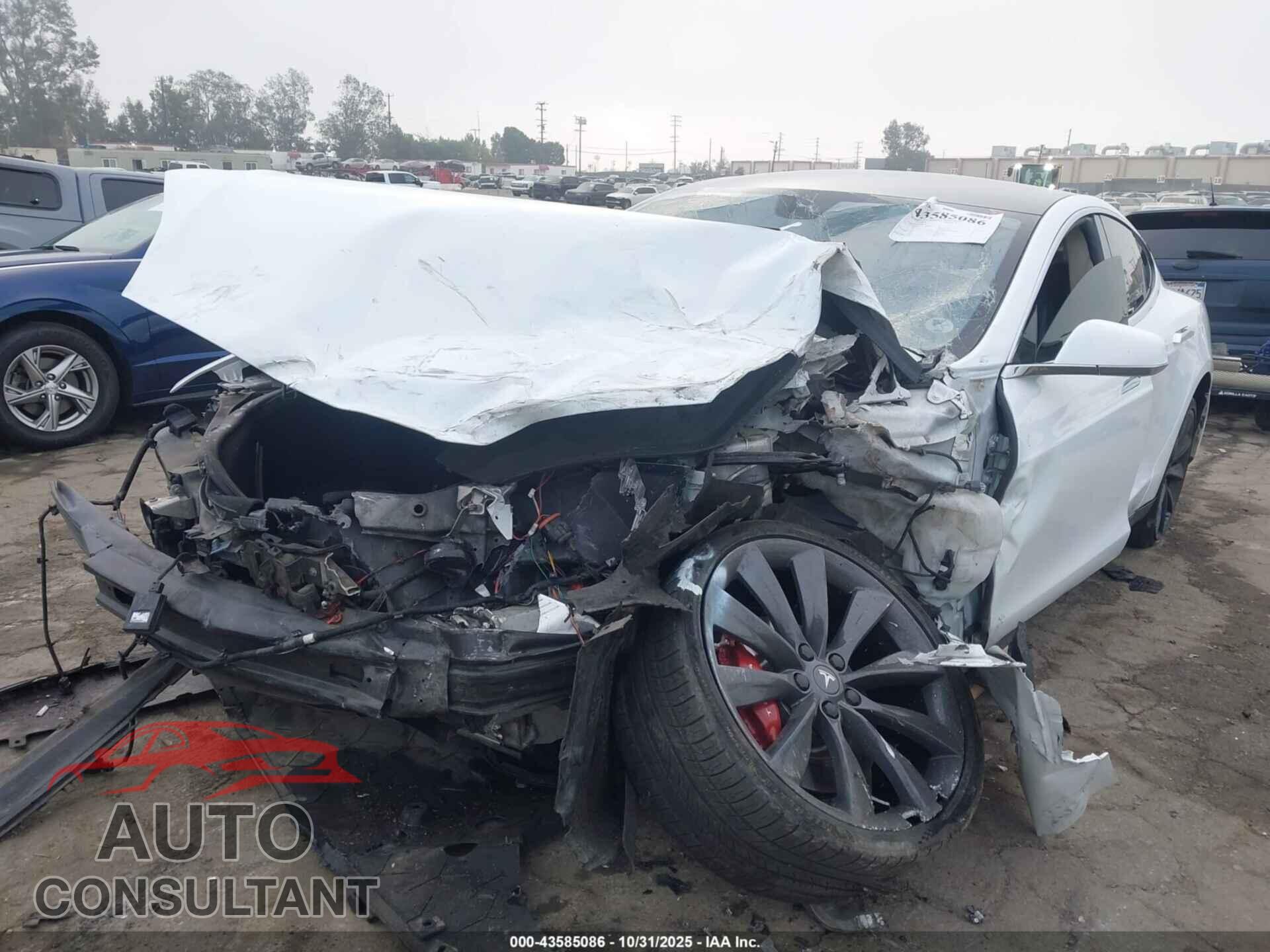 TESLA MODEL S 2013 - 5YJSA1CN8DFP06272
