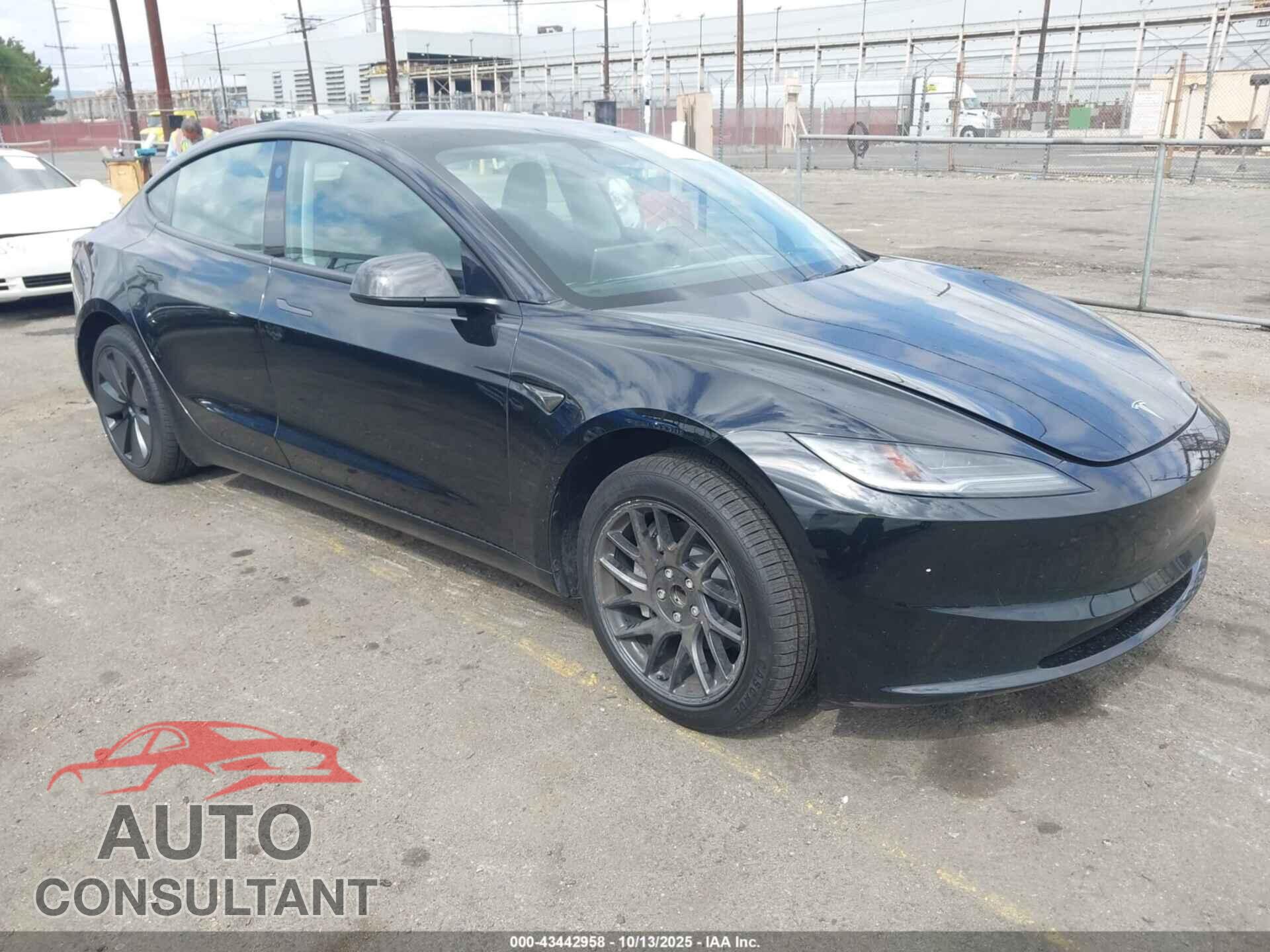 TESLA MODEL 3 2024 - 5YJ3E1EA7RF718388