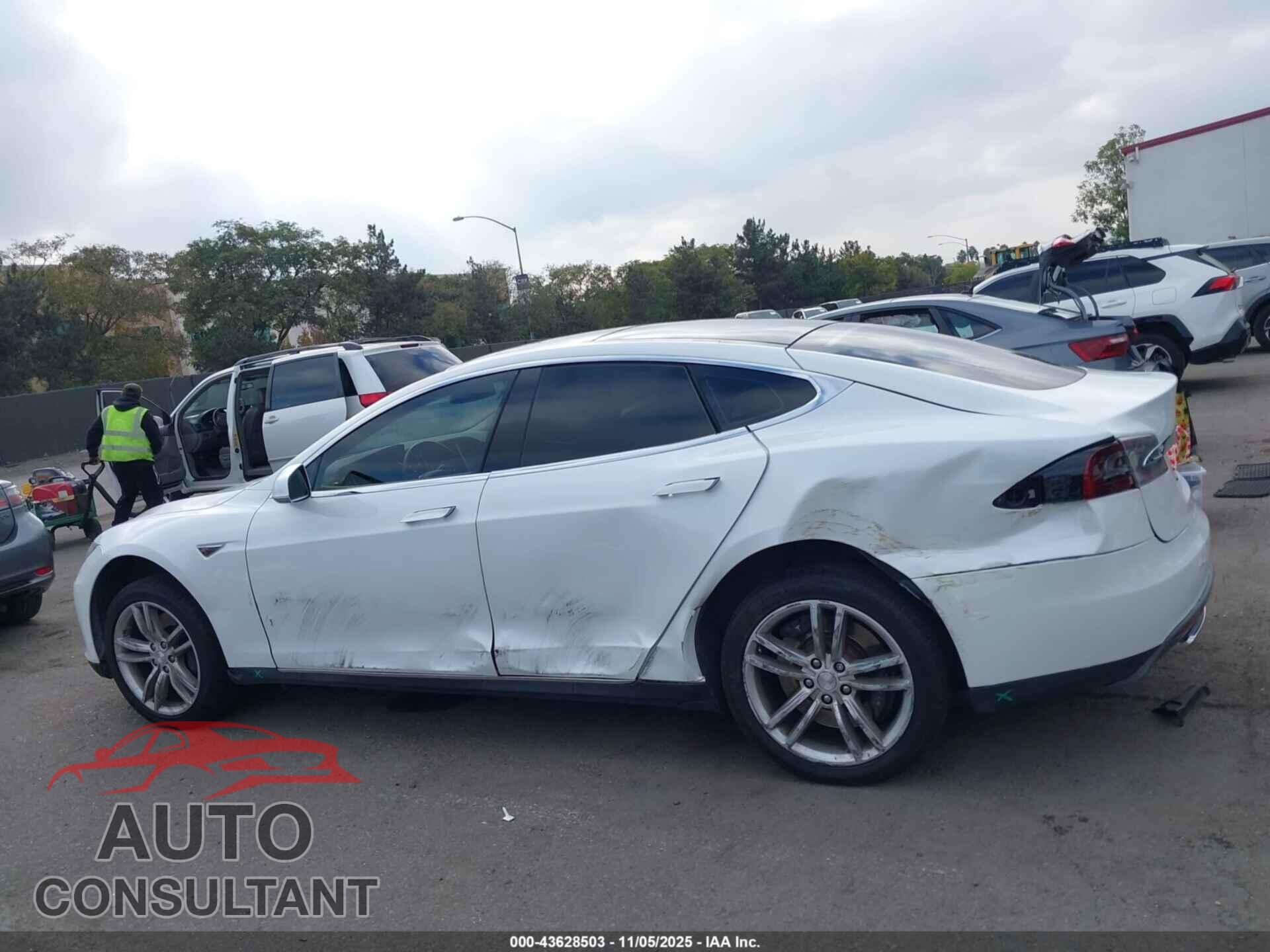 TESLA MODEL S 2013 - 5YJSA1CN6DFP28030