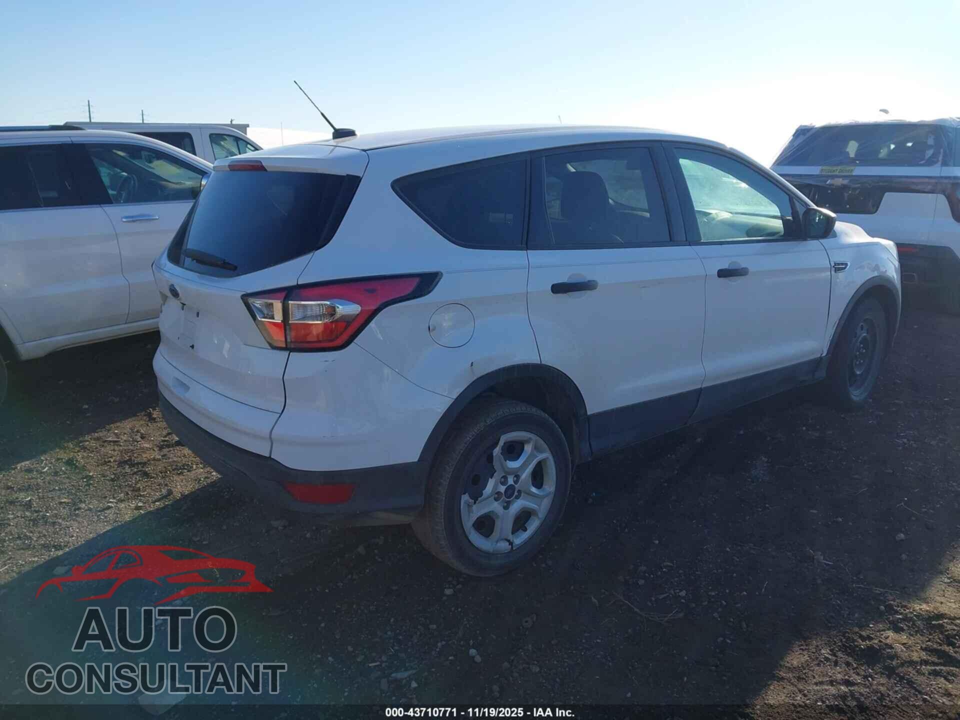 FORD ESCAPE 2017 - 1FMCU0F76HUC03755