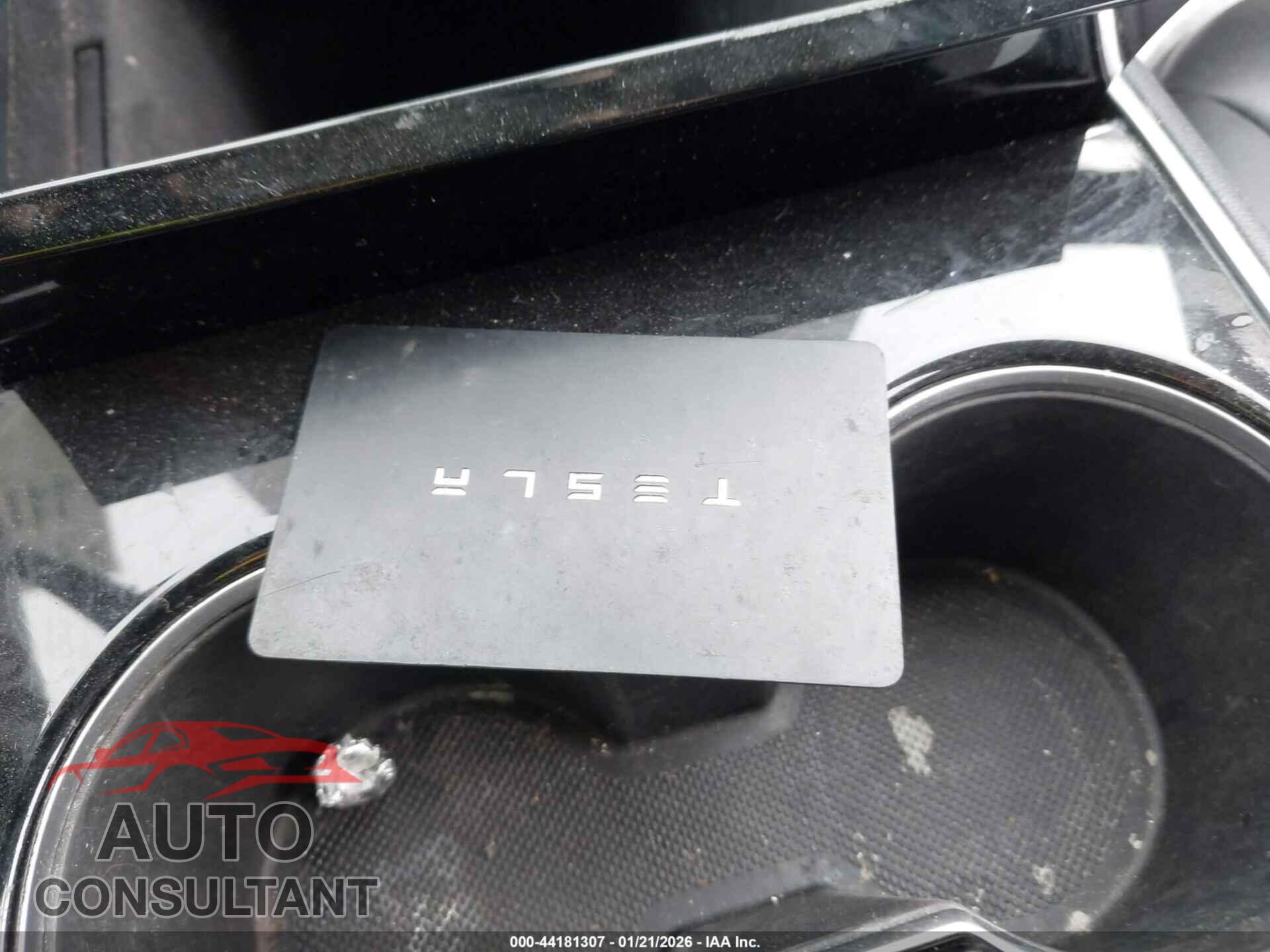 TESLA MODEL 3 2019 - 5YJ3E1EA7KF305697