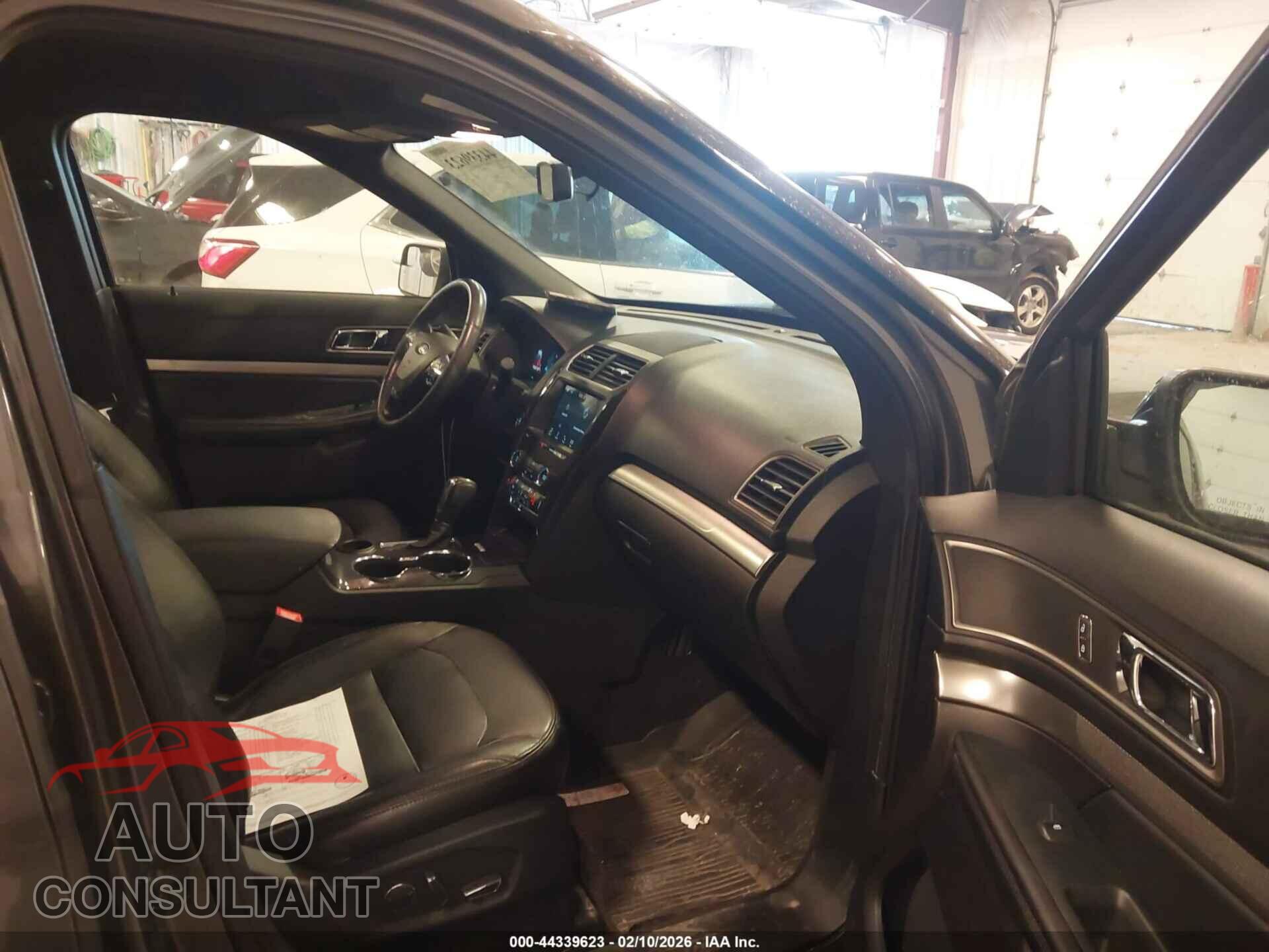 FORD EXPLORER 2018 - 1FM5K7D80JGB98429