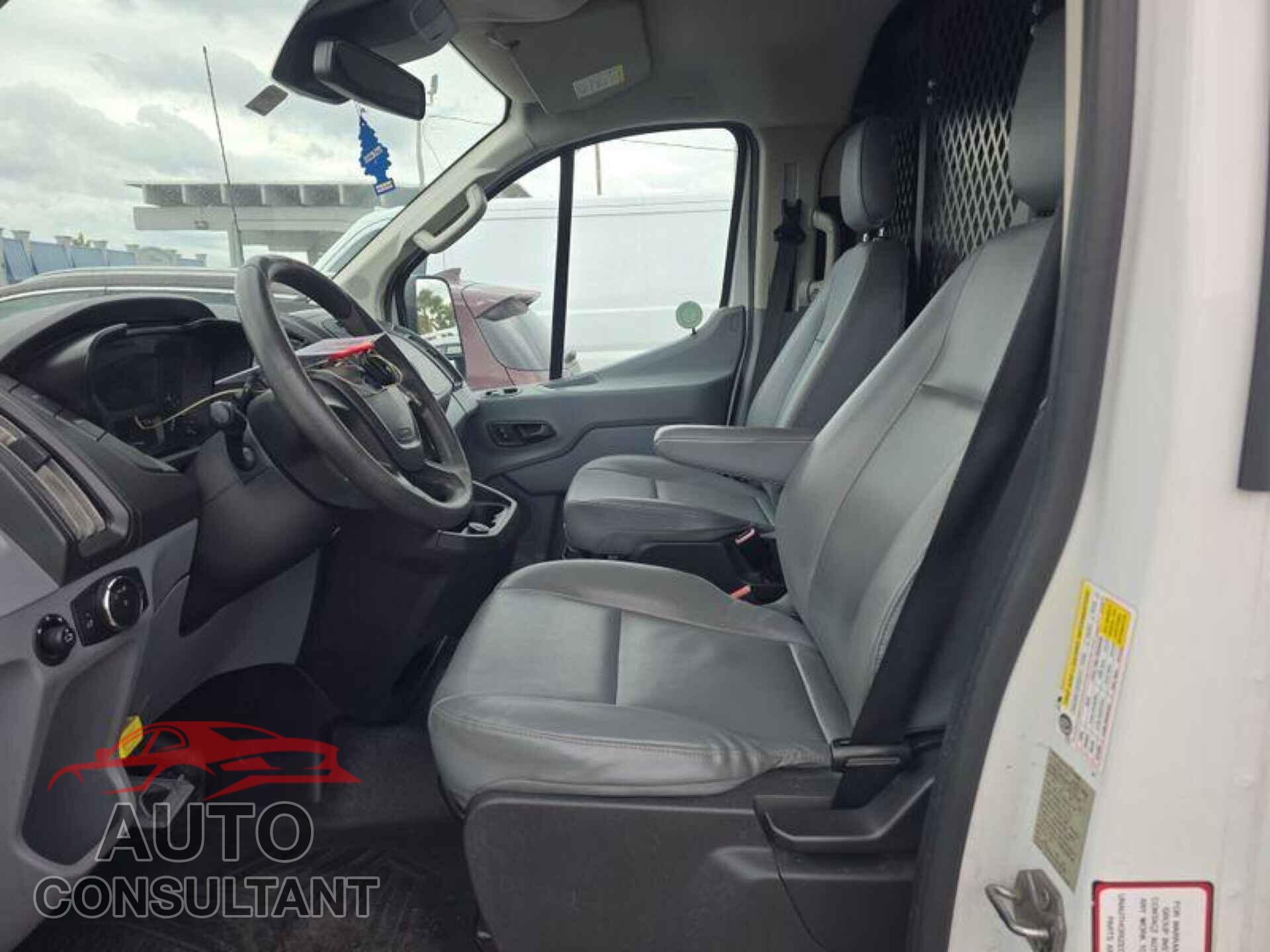 FORD TRANSIT-150 2017 - 1FTYE1YM6HKA68143