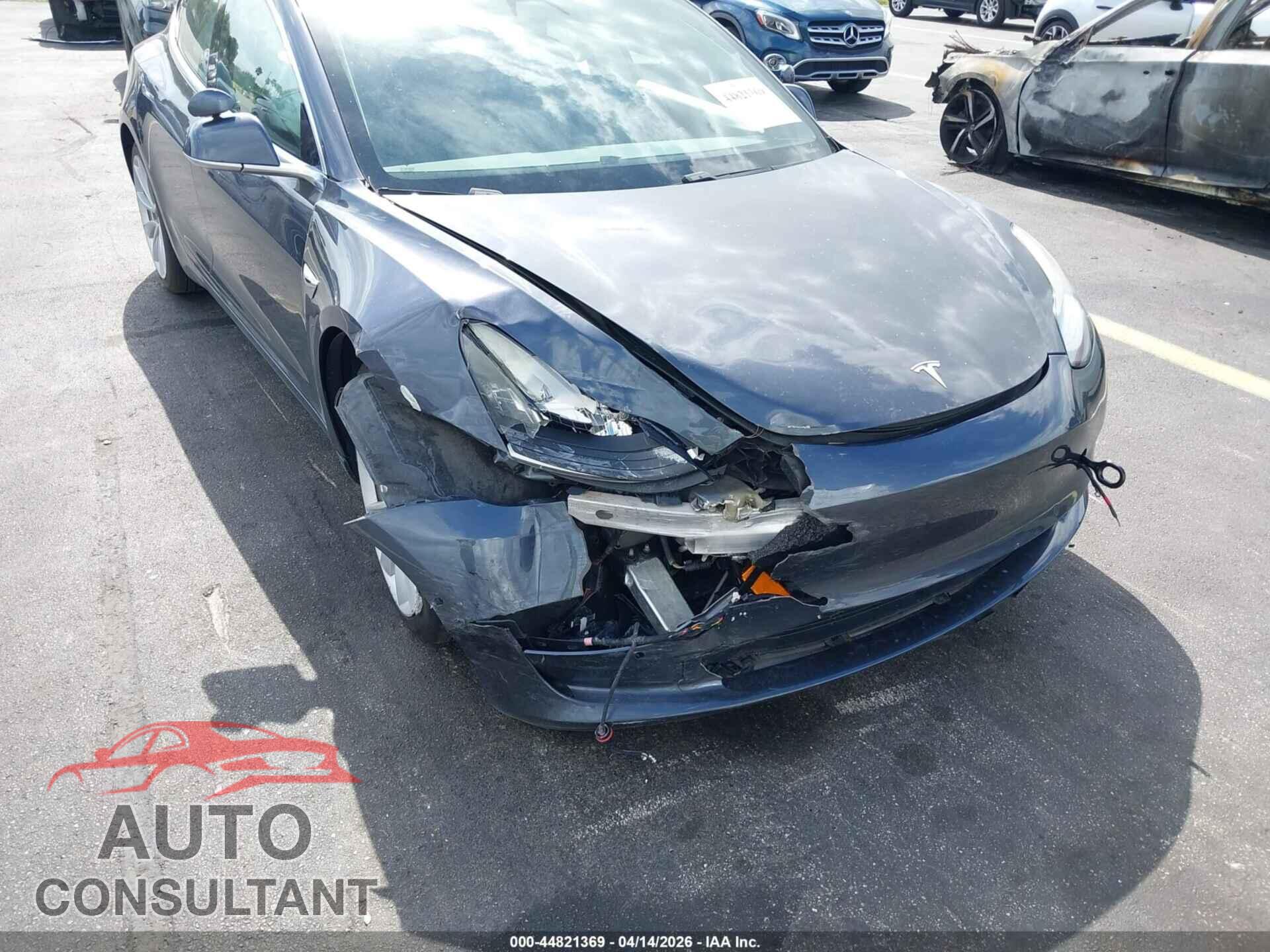 TESLA MODEL 3 2018 - 5YJ3E1EA9JF009501