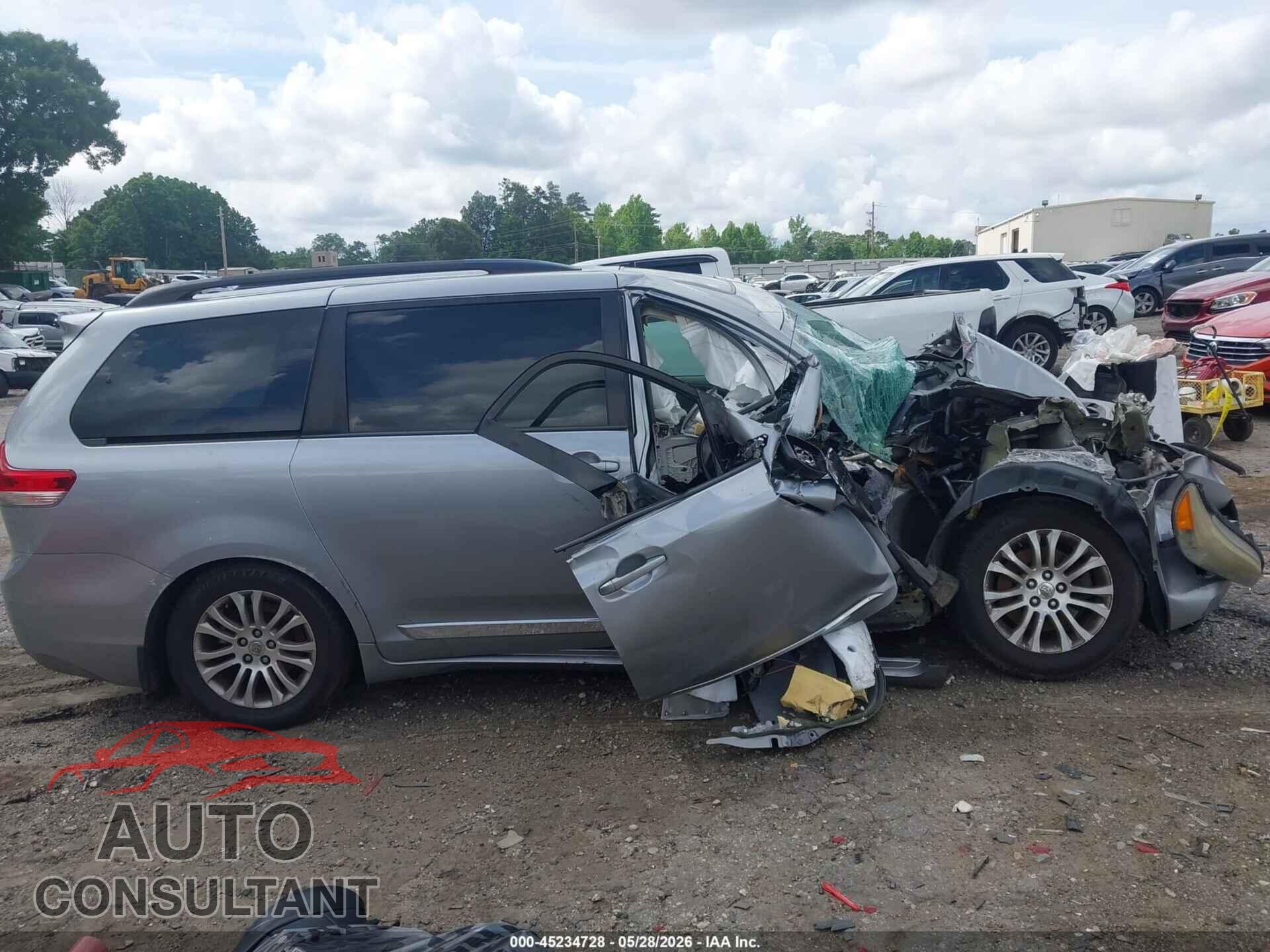 TOYOTA SIENNA 2013 - 5TDYK3DC9DS318902