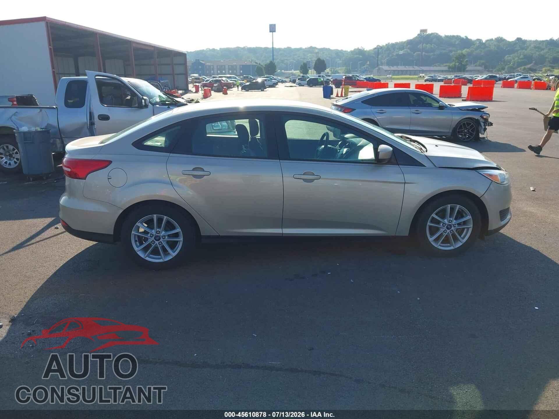 FORD FOCUS 2018 - 1FADP3F28JL239972